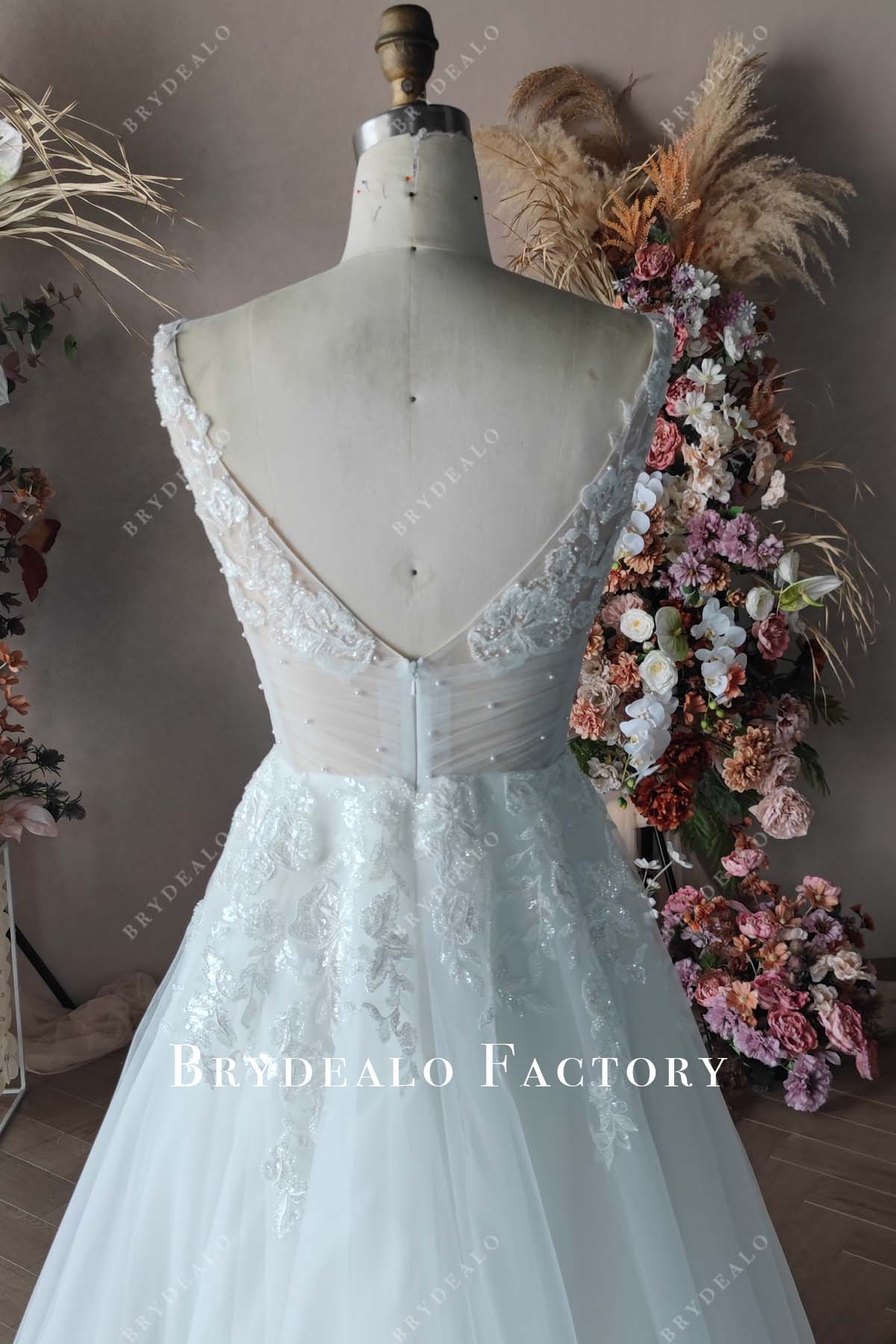 open V-back sleeveless wedding gown