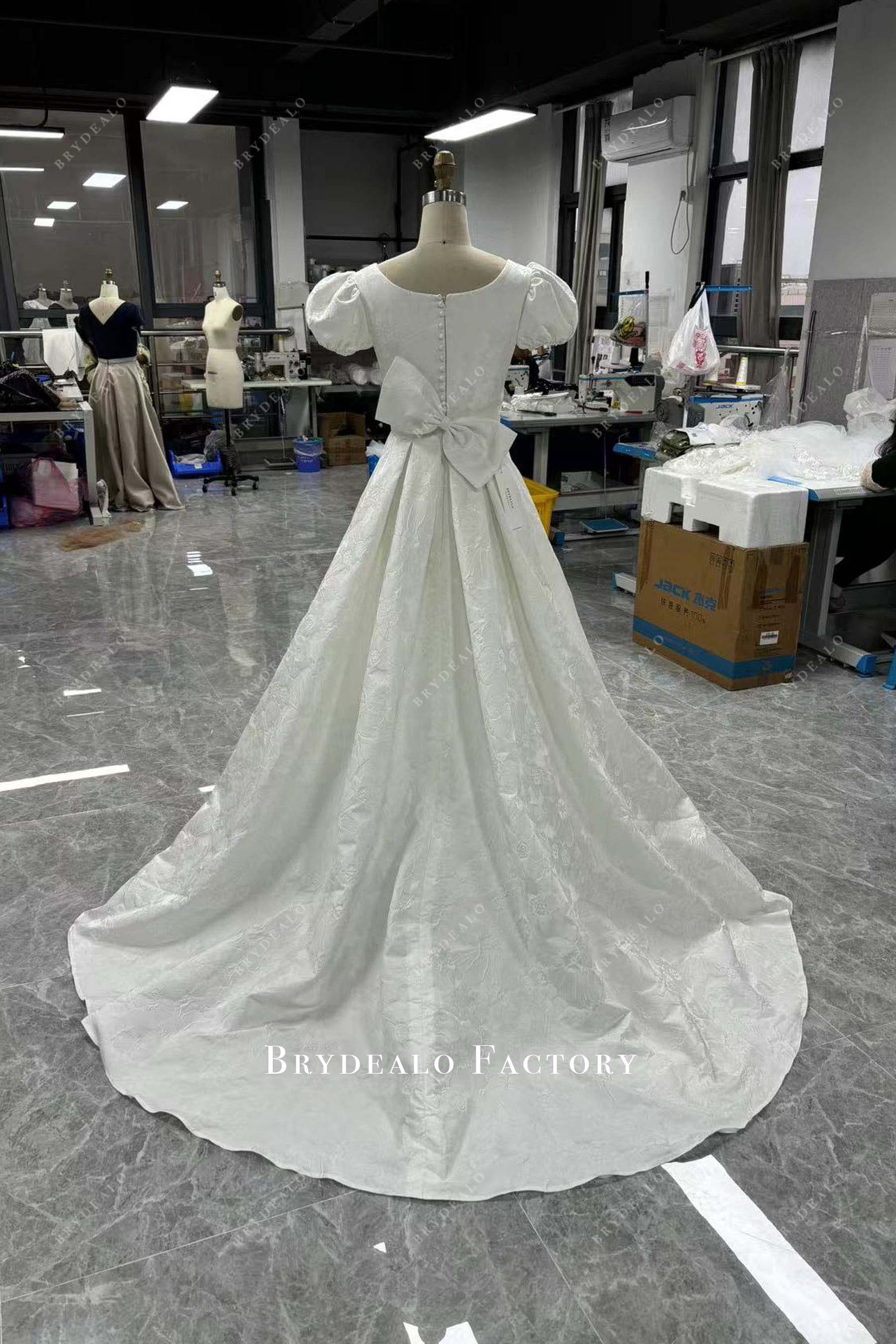 bow wedding dress