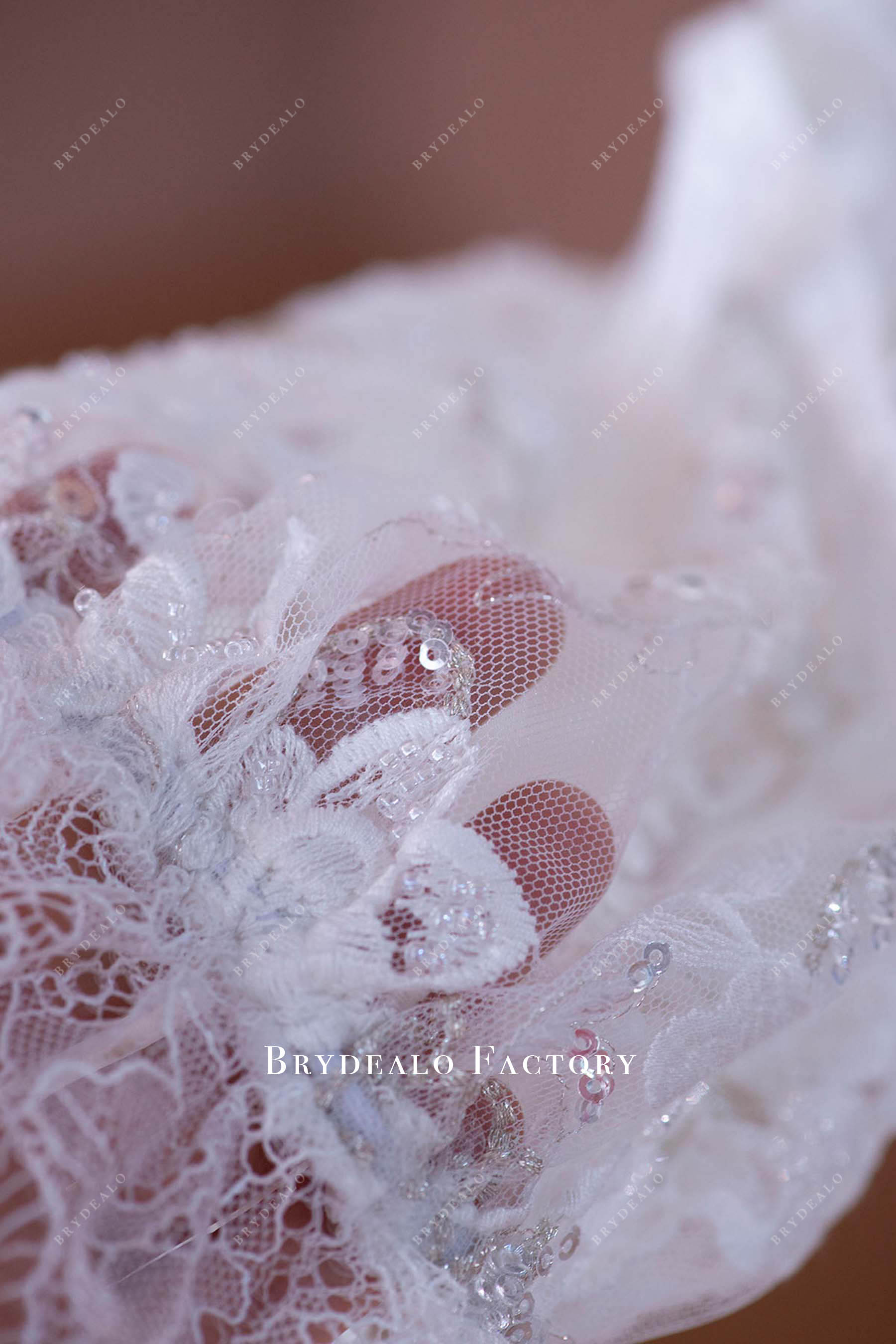 elastic band lace cuff wedding dress