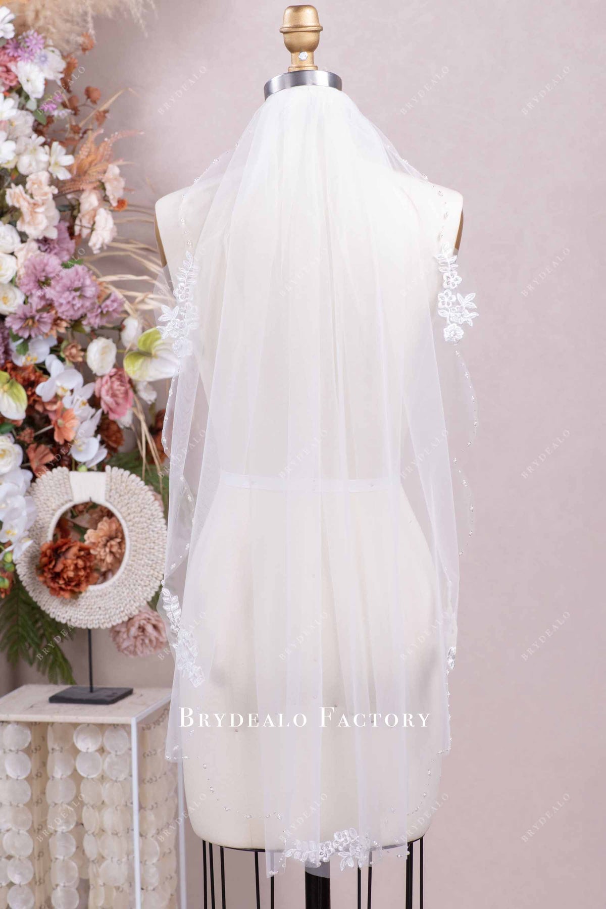 Single-tier Beading Flower Lace Edge Wedding Veil