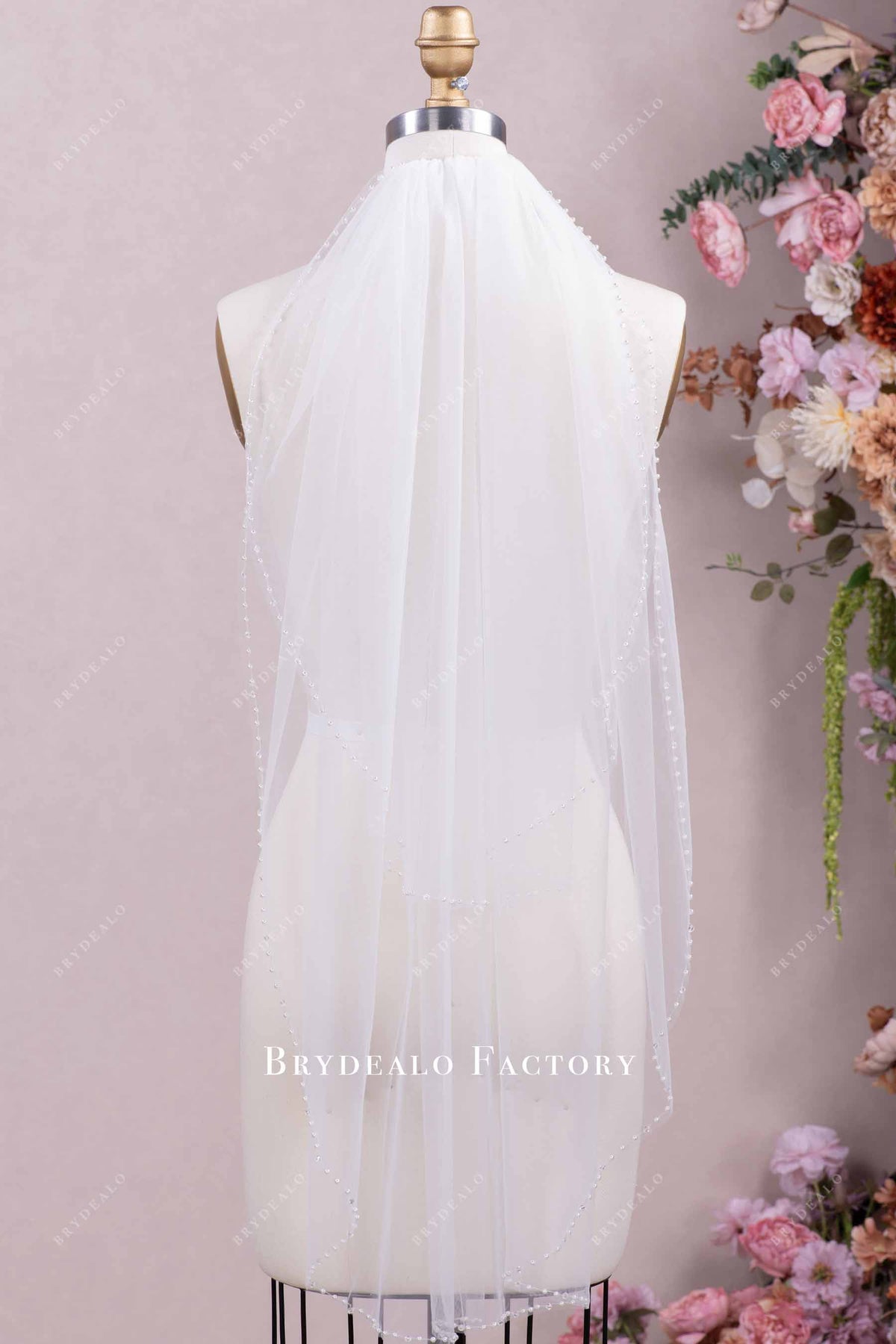 Single-Tier Fingertip Crystal Pearl Edge Wedding Veil display picture 1