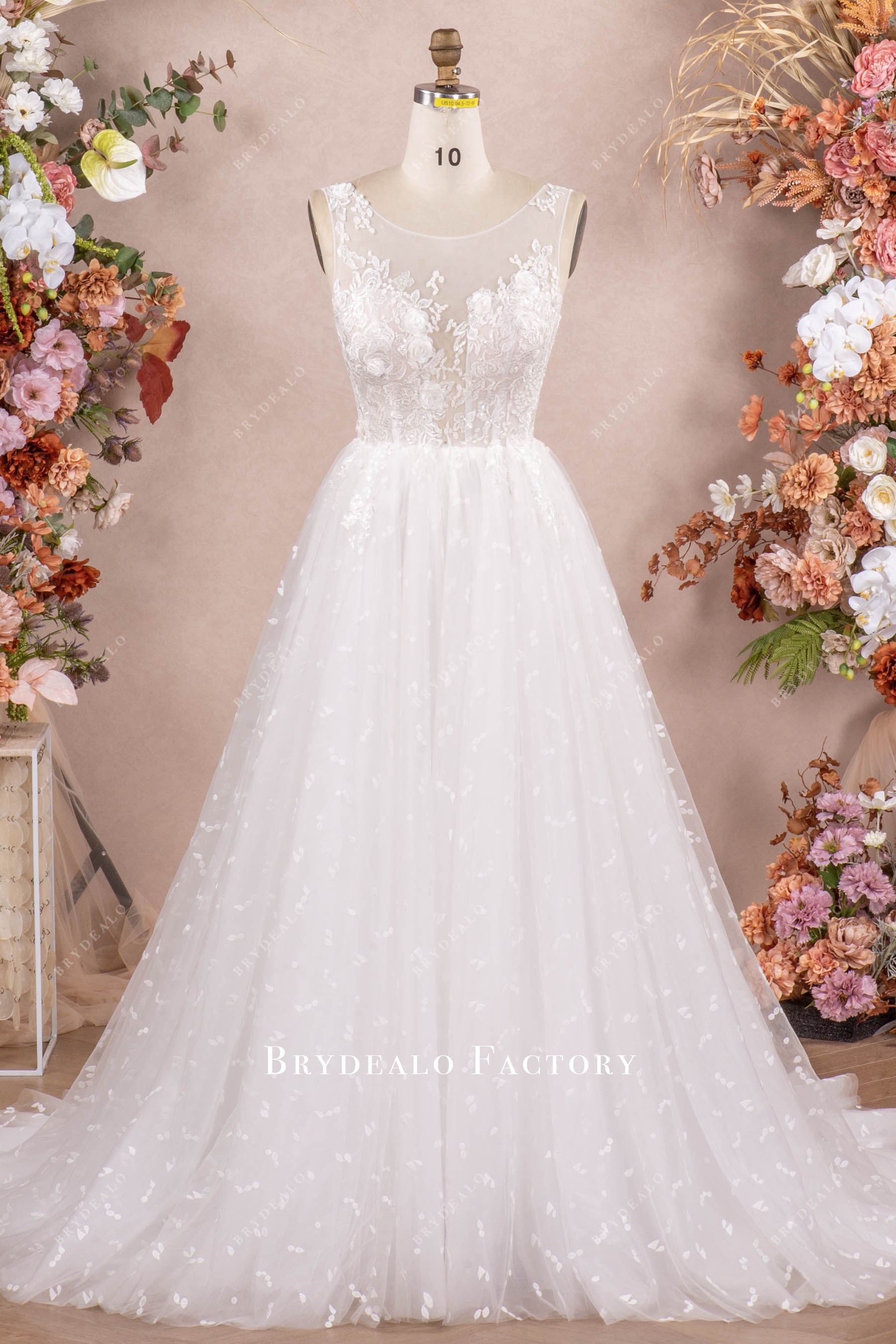3D Lace Plunging Neck Private Label Wedding Ball Gown 3D Lace Plunging Neck Private Label Wedding Ball Gown