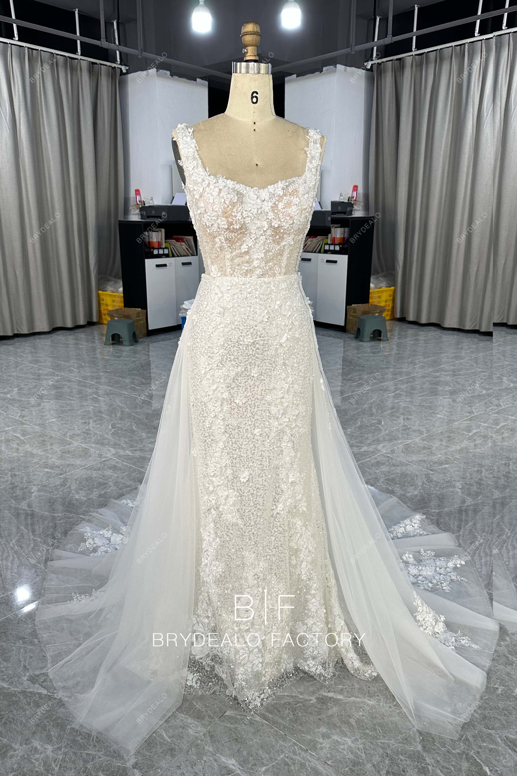 Designer 3D Lace Sleeveless Corset Sparkly Wedding Dress Overskirt Light Ivory / Overskirt Designer 3D Lace Sleeveless Corset Sparkly Wedding Dress Overskirt Light Ivory / Overskirt
