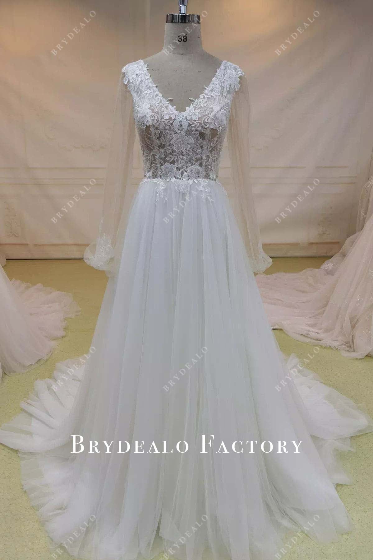 lace appliques tulle wedding dress