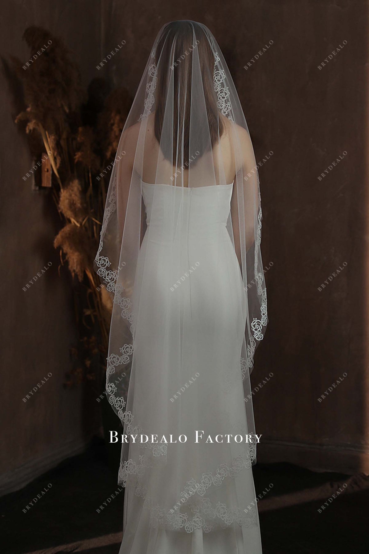 ANTIQUE LACE WALTZ LENGTH BRIDAL VEIL Timeless Waltz Length Bridal Veil with Lace Trim main image 2