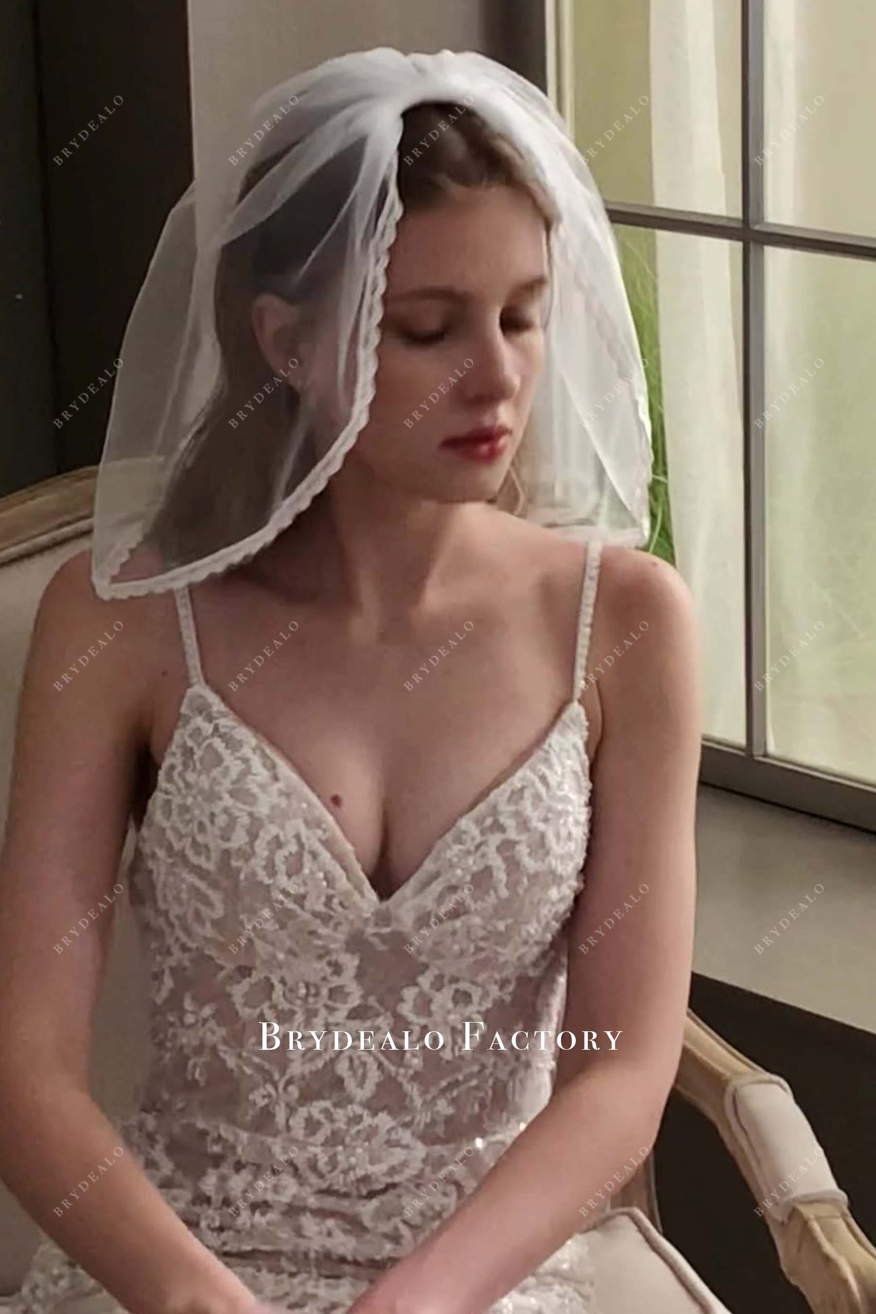 lace edge single tier bridal veil