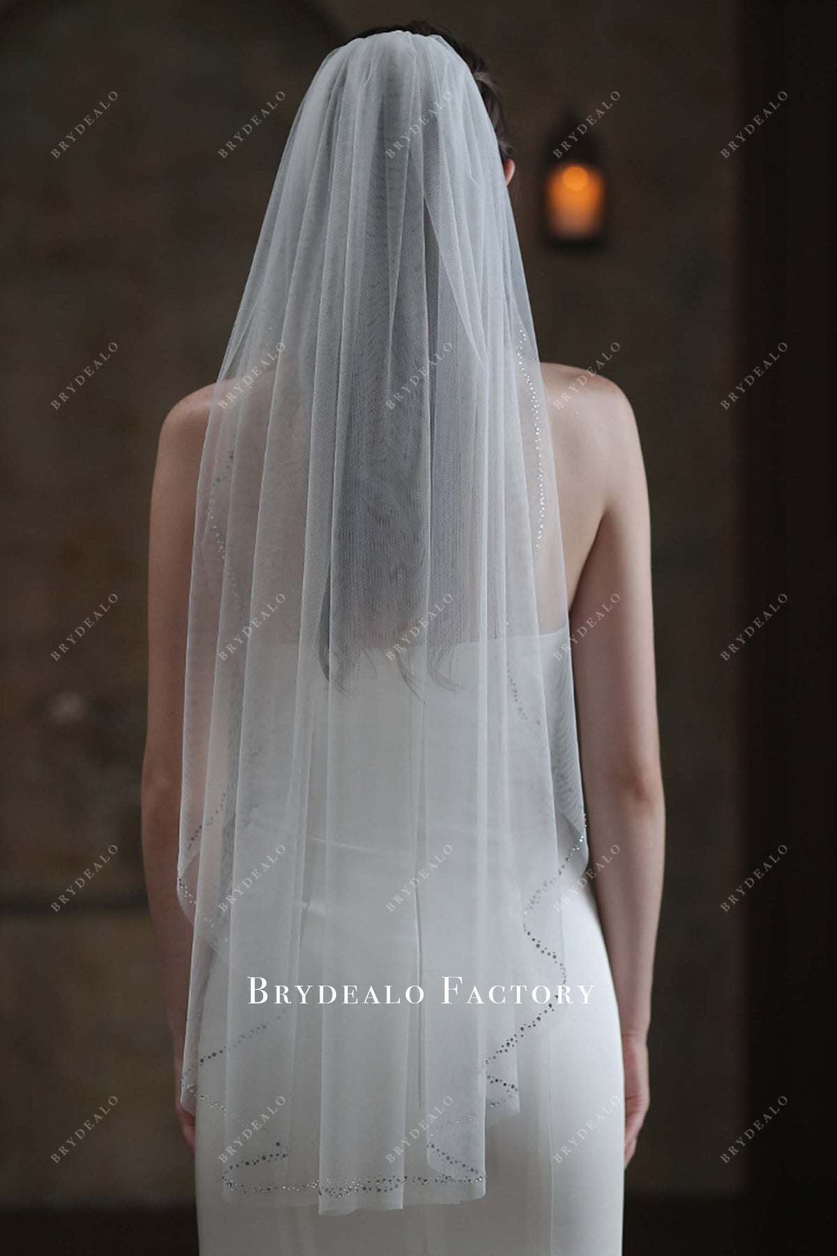 Bridal Veil - Fingertip length What is a Fingertip Length Veil?| Fingertip Veil UK  main image 2