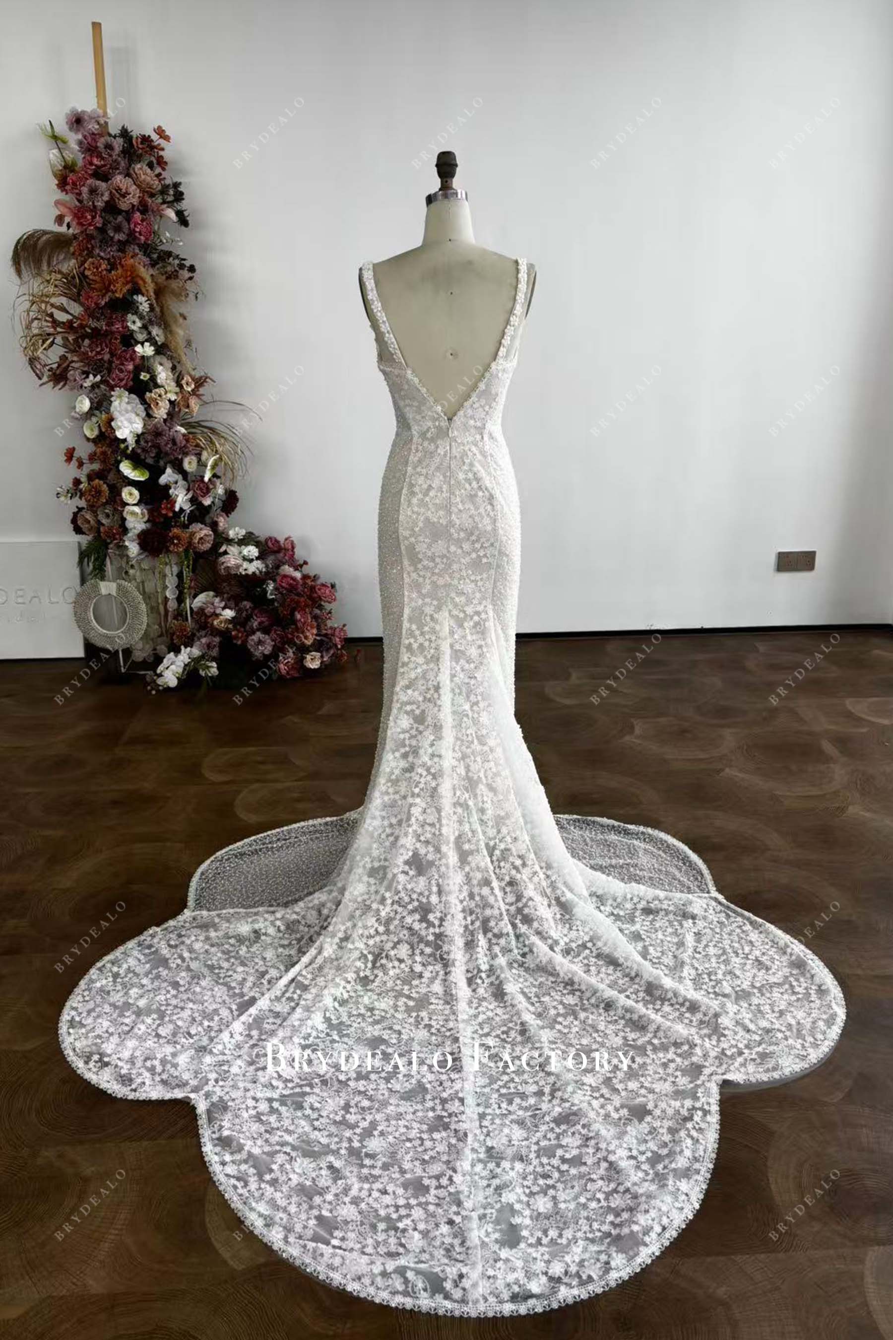 Private Label Lace Beading Plunging Neck Wedding Dress