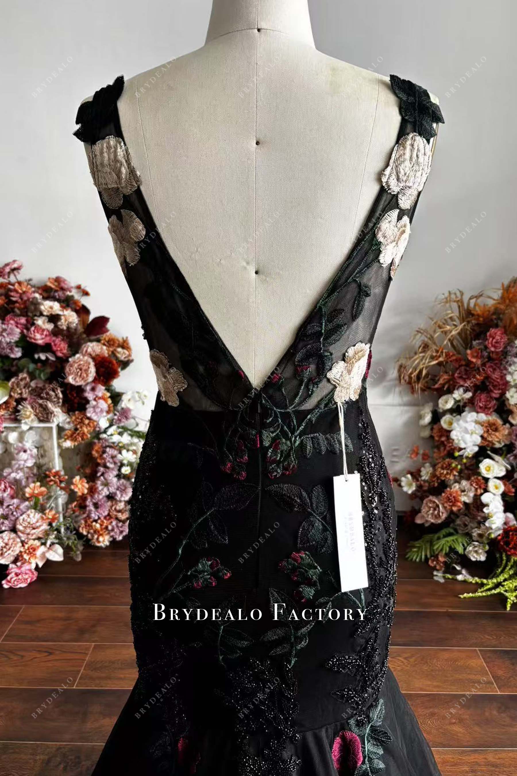 open V-back sleeveless black lace wedding dress