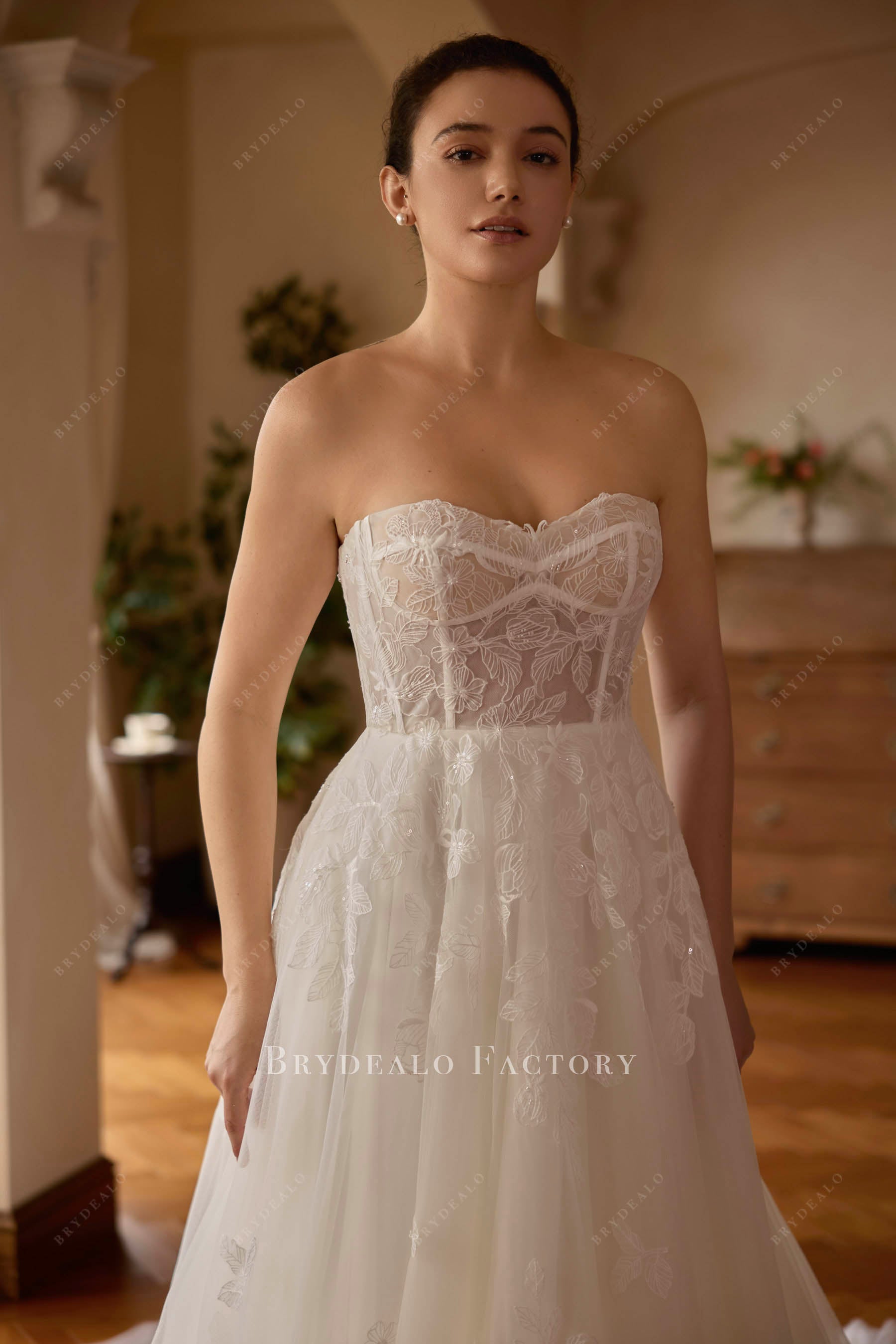 semi-sweetheart boned wedding dress
