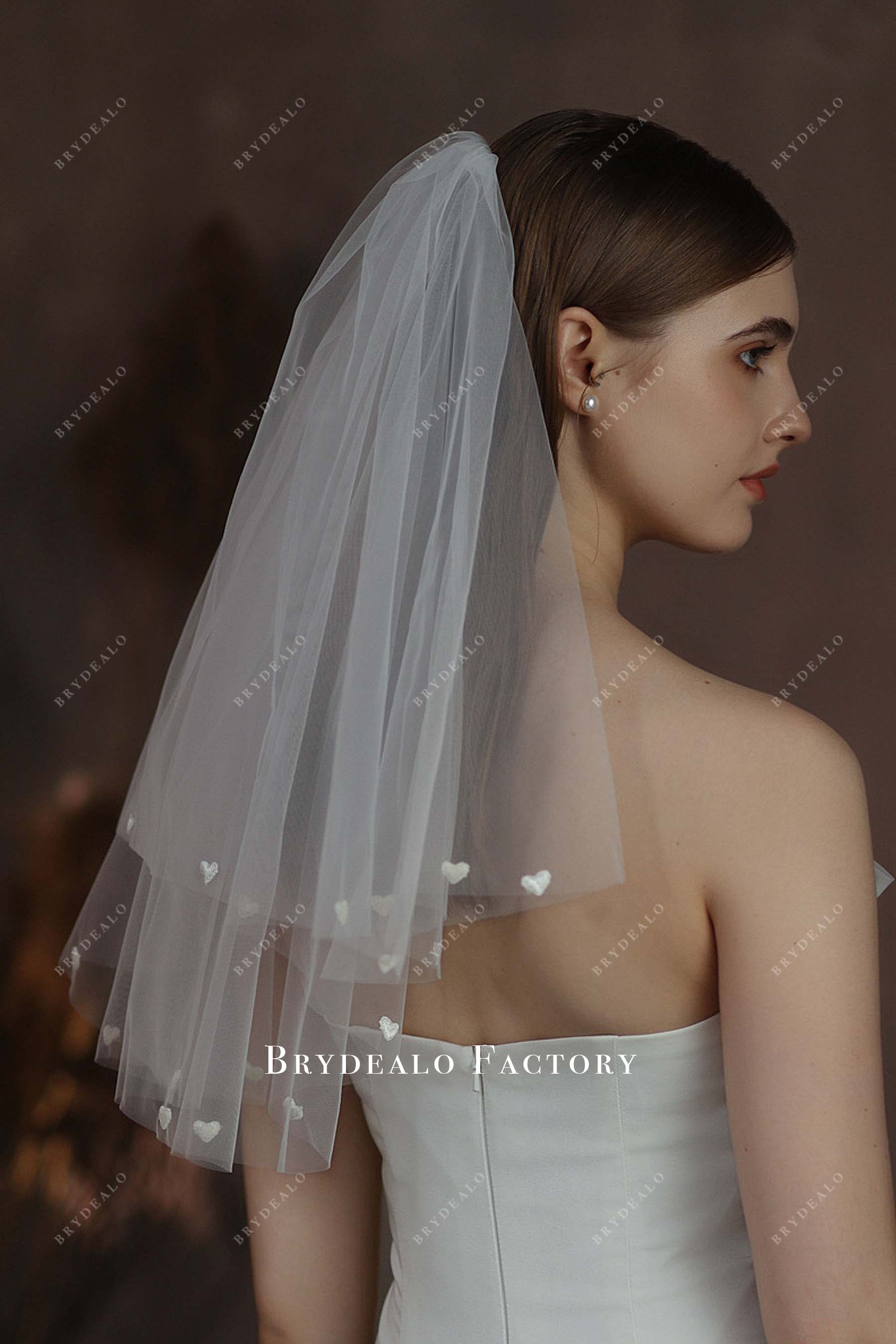 Pretty Heart-shaped  Raw Cut Short Wedding Veil