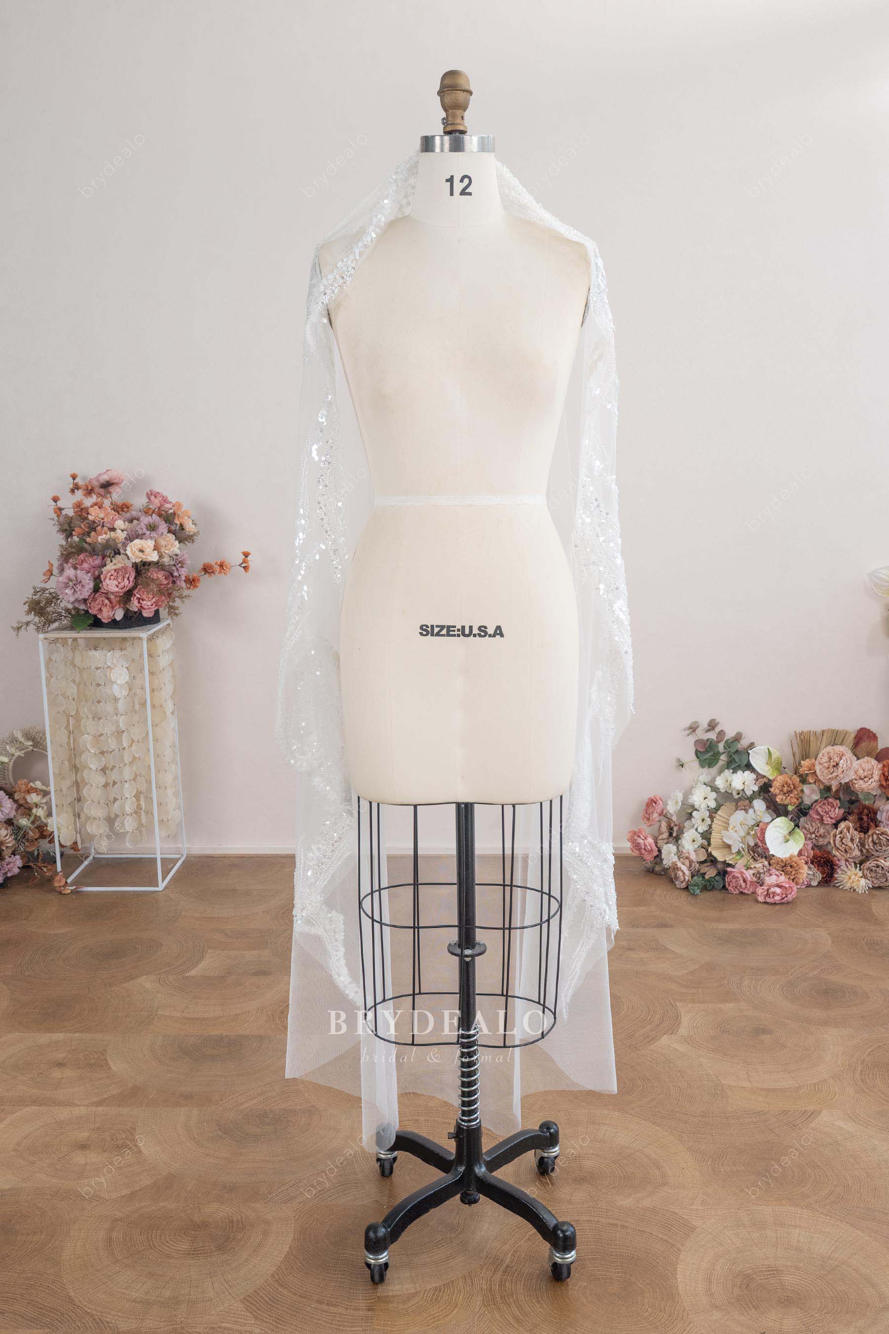 single-tier lace wedding veil