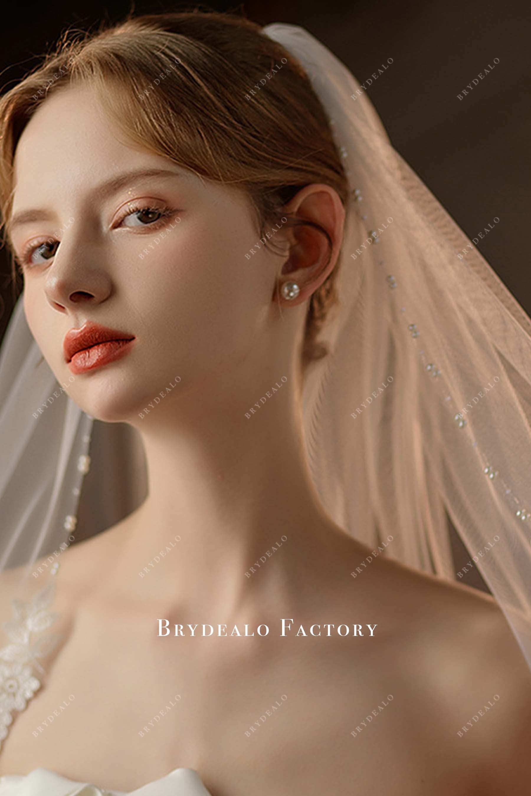 single tier with comb bridal veil