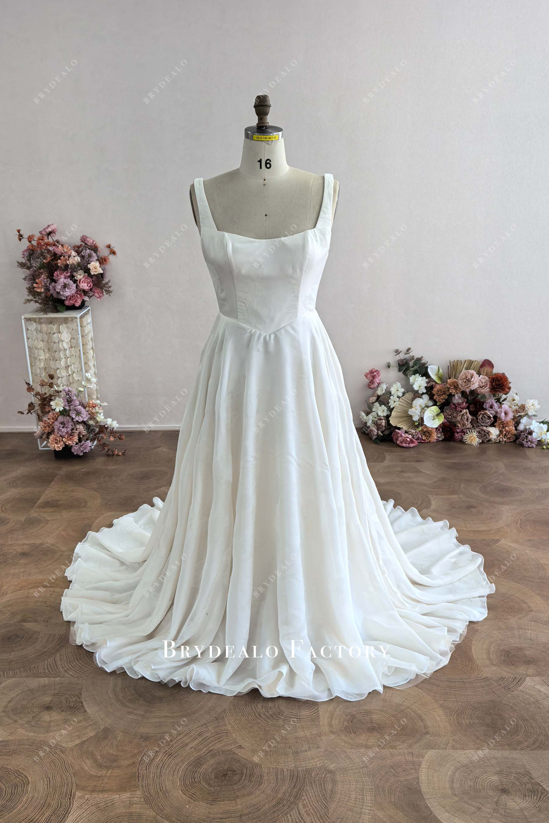 sleeveless custom wedding dress basque waist skirt