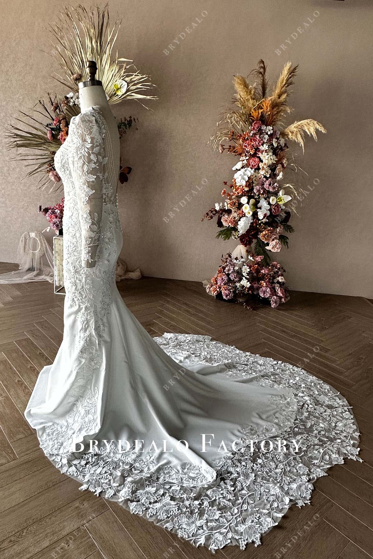 long sleeves mermaid wedding gown