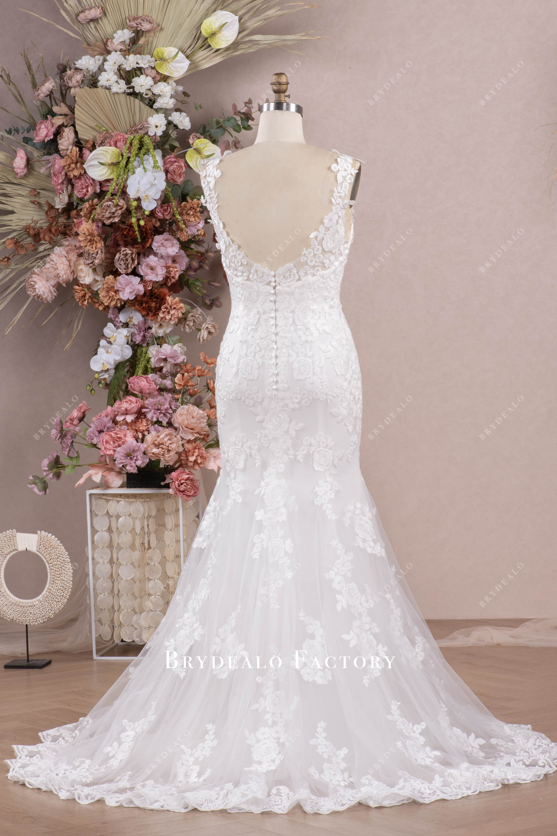 sleeveless mermaid long wedding gown