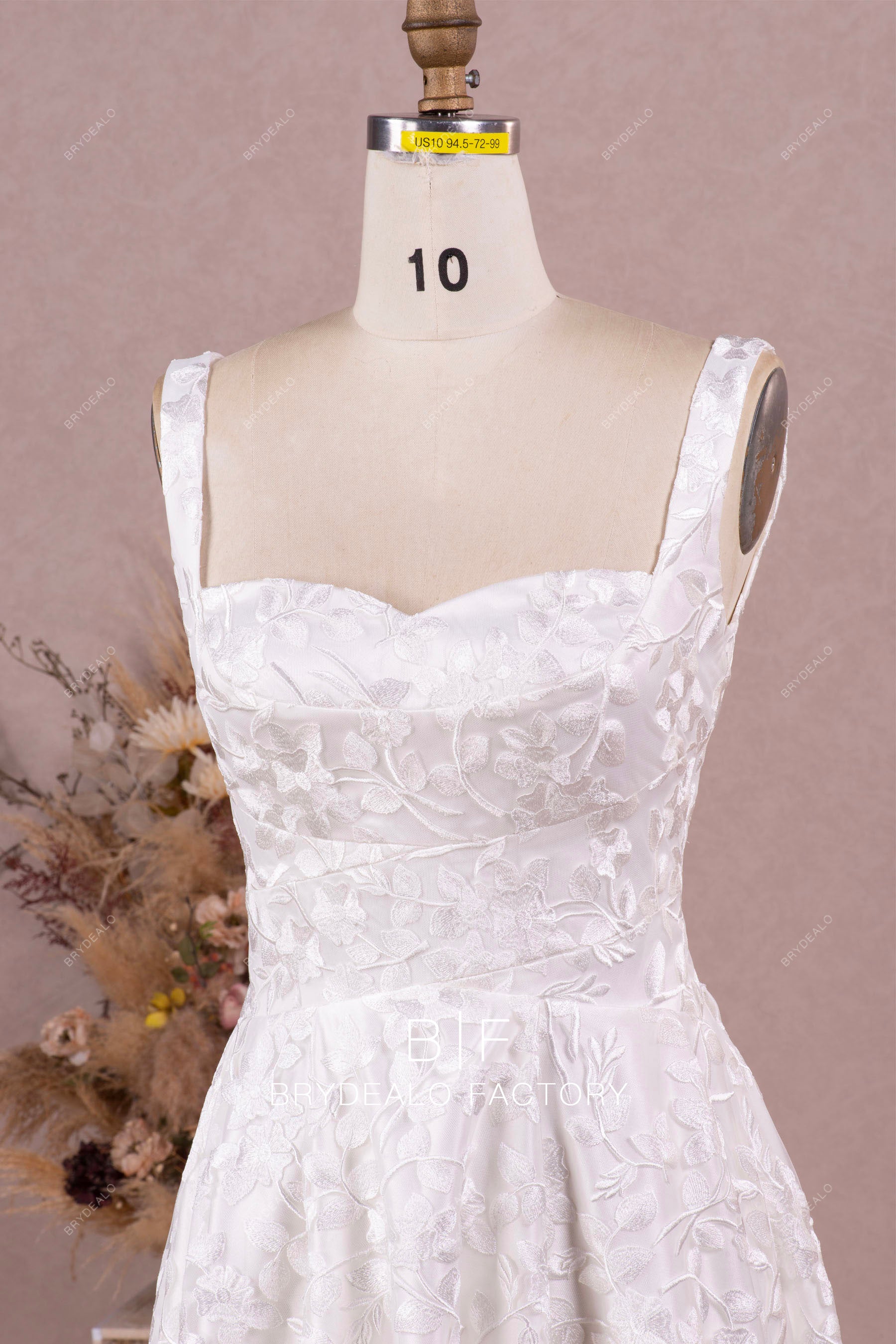 sleeveless sweetheart neck wedding gown