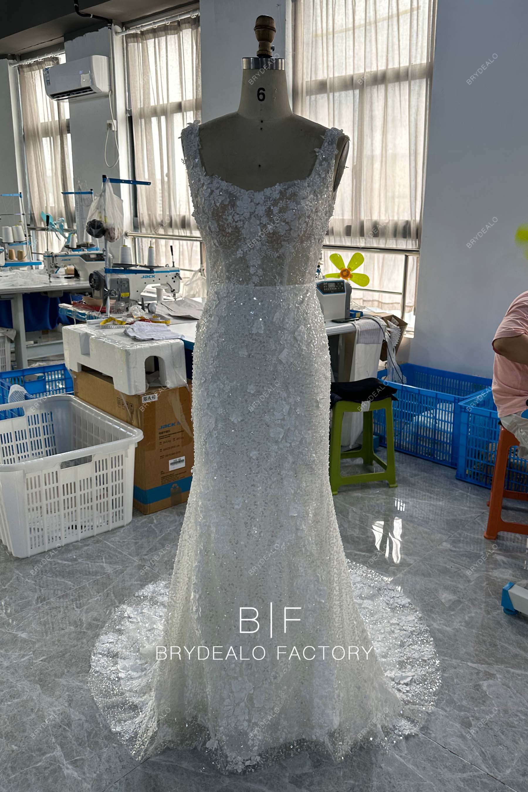 sleeveless sparkly mermaid 3D lace bridal dress