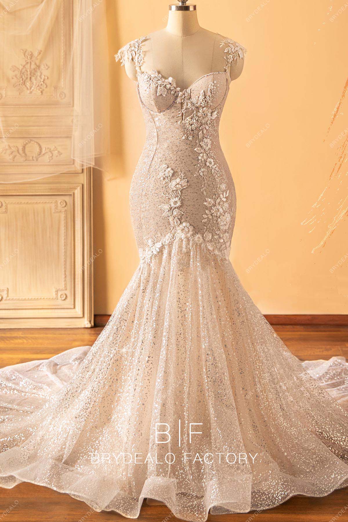 Sparkly Lace Sweetheart Neck Trumpet Horsehair Wedding Dress
