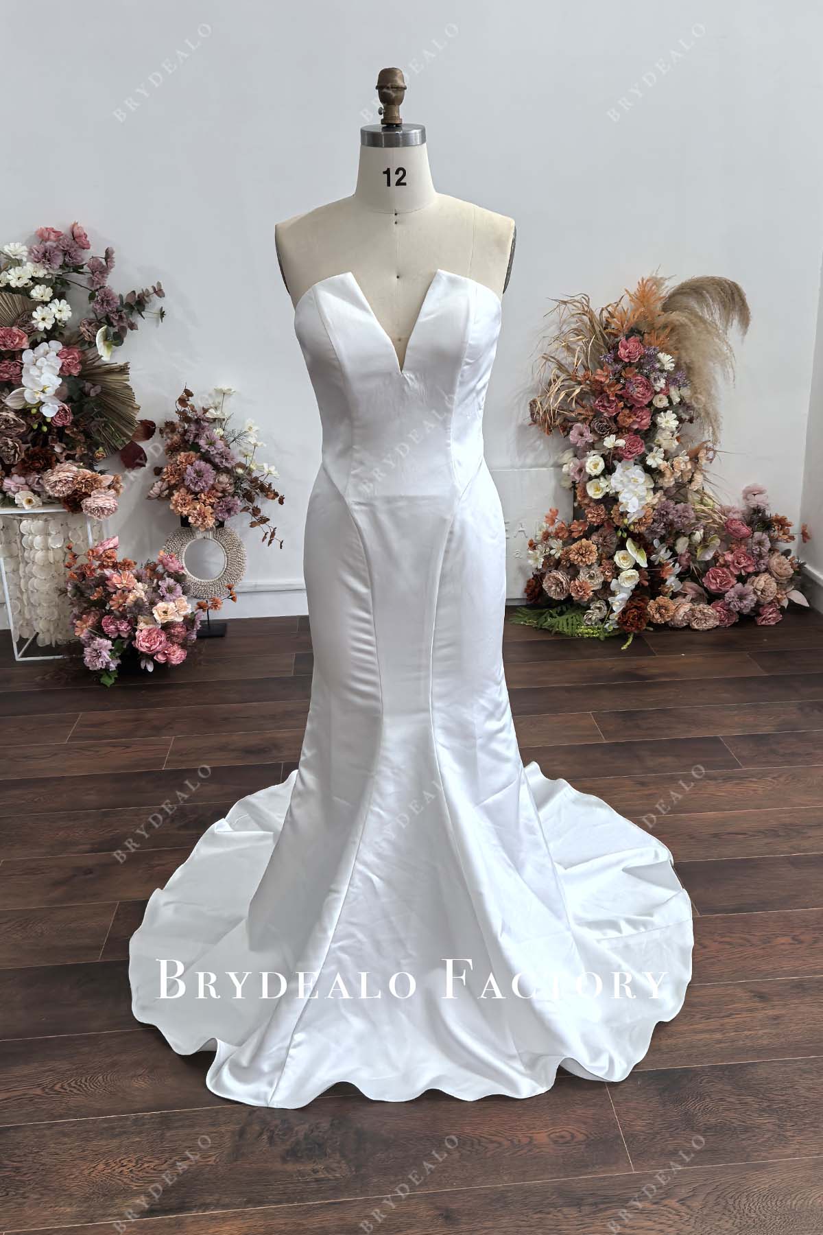 mermaid dress cutting Custom V-cut Strapless Mermaid Satin Wedding Dress