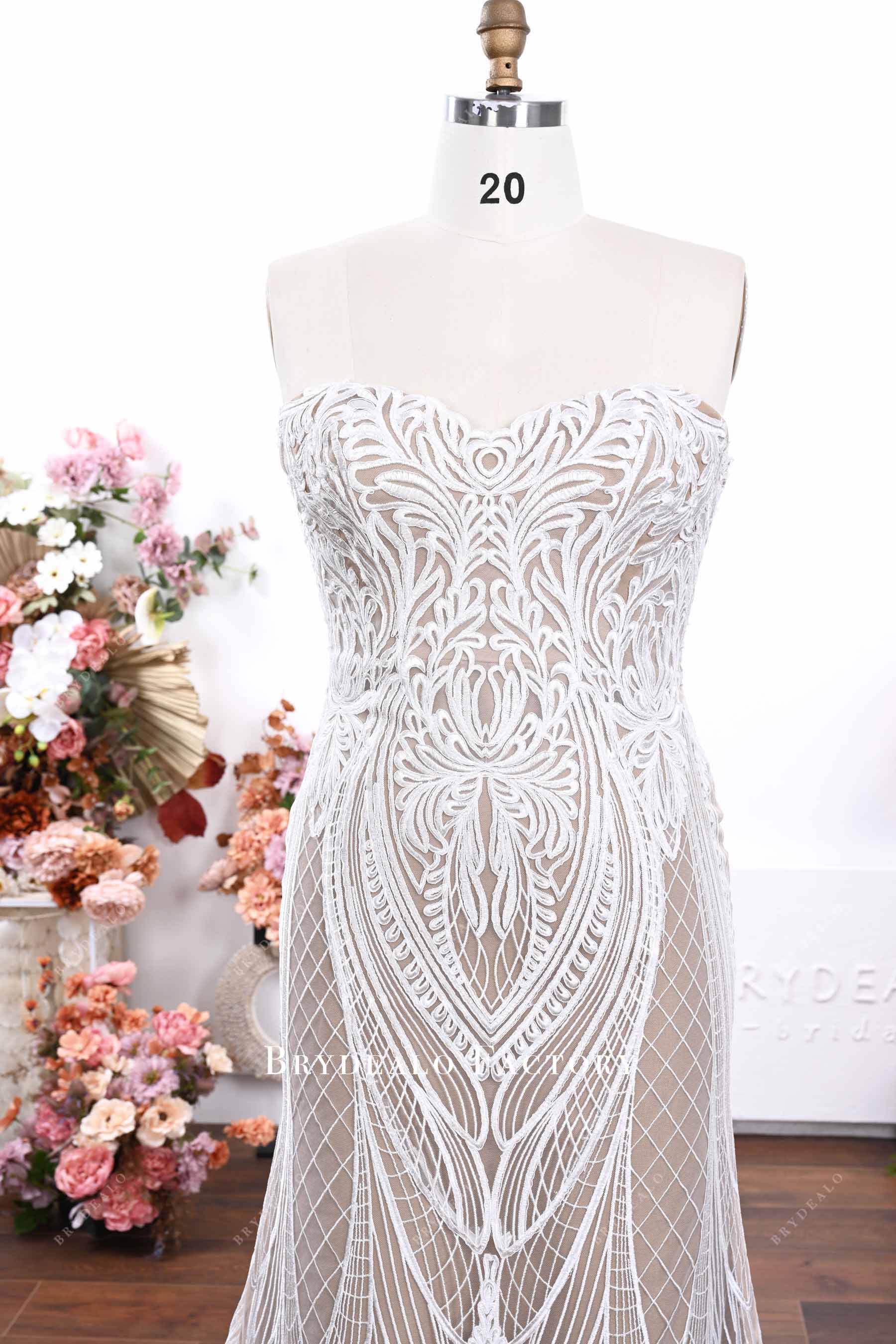 strapless sweetheart neck wedding dress