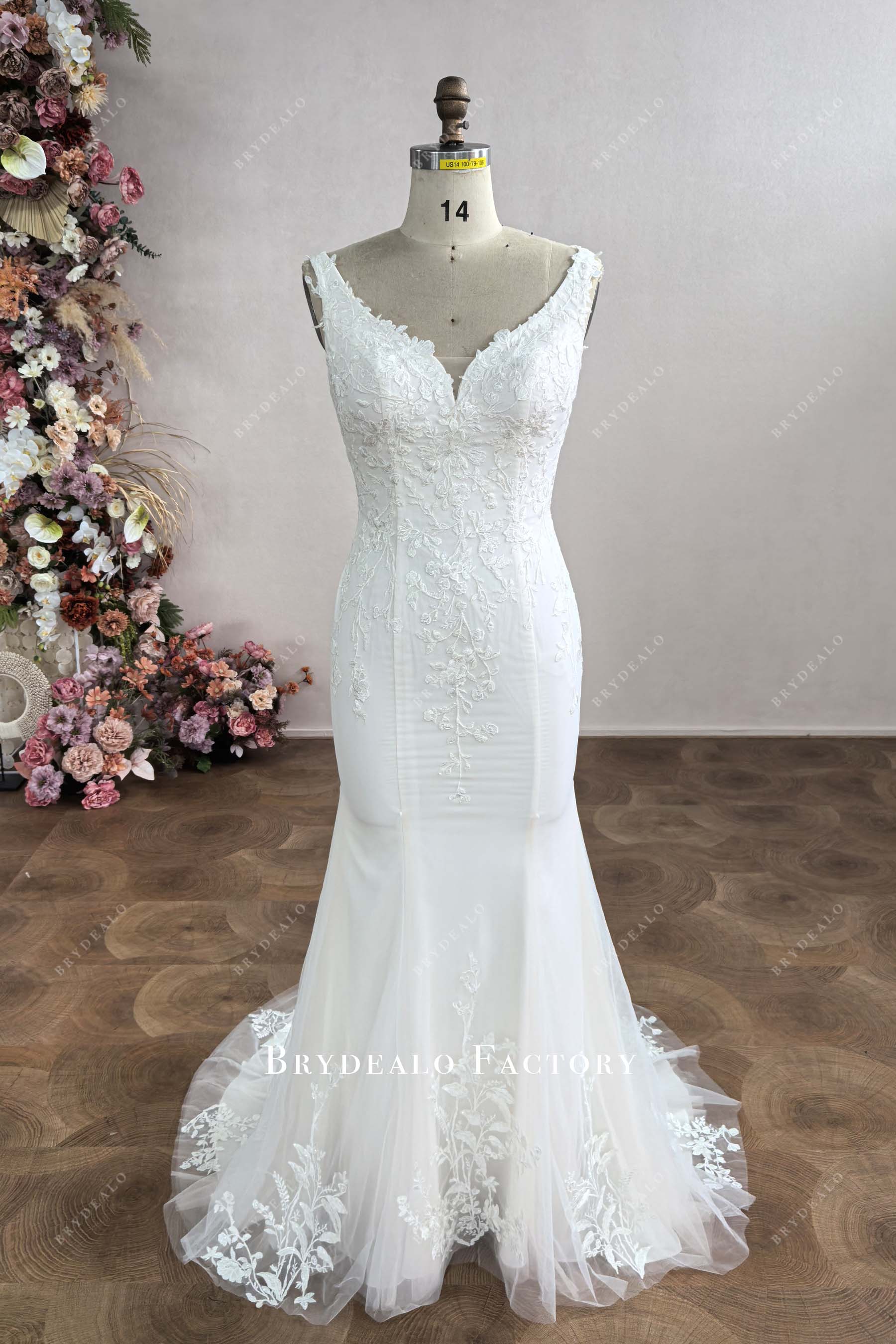 Tailored Lace Plunging Neck Mermaid Wedding Dress Tailored Lace Plunging Neck Mermaid Wedding Dress