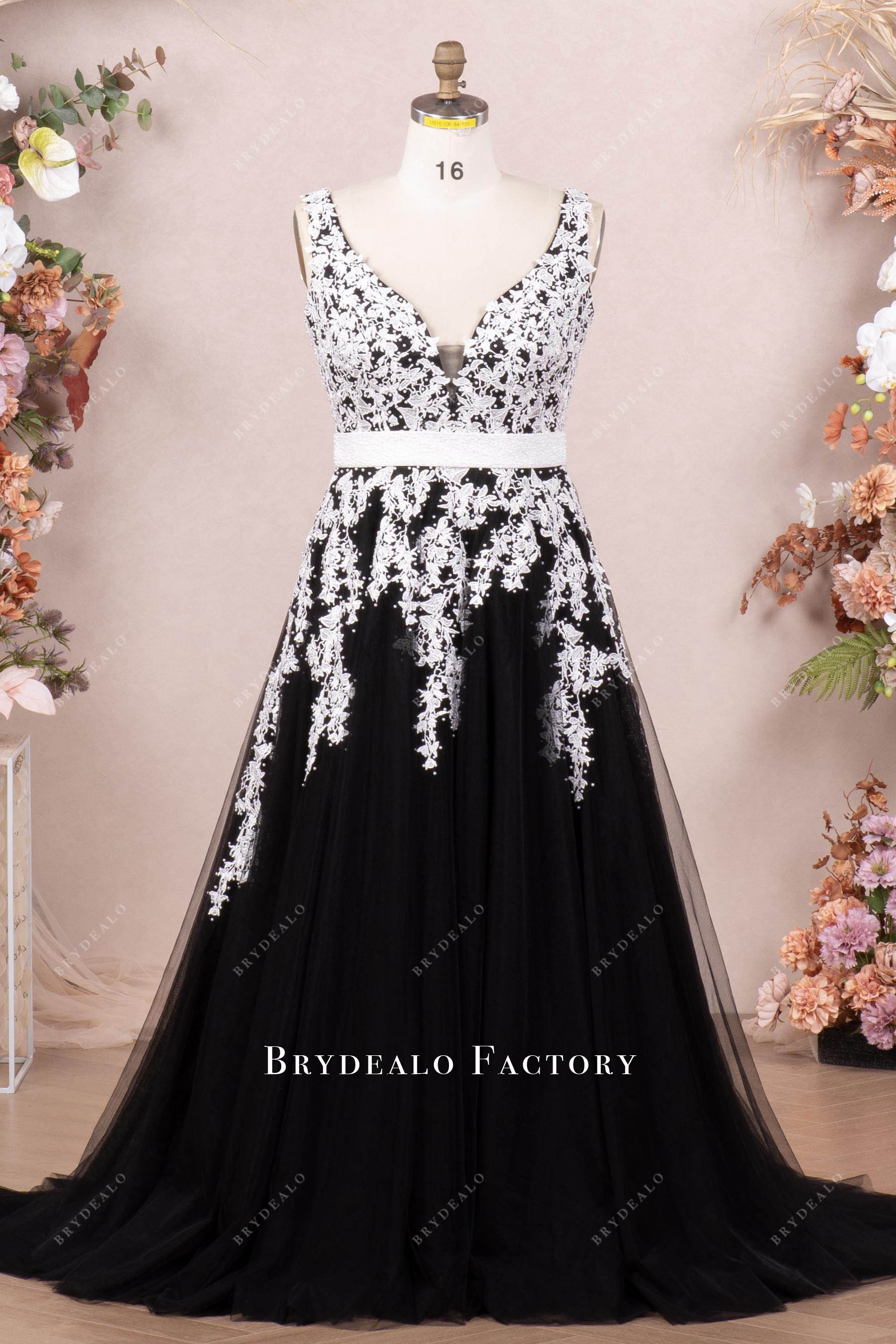 Two-Tone White Lace Black Tulle Wedding Dress Two-Tone White Lace Black Tulle Wedding Dress