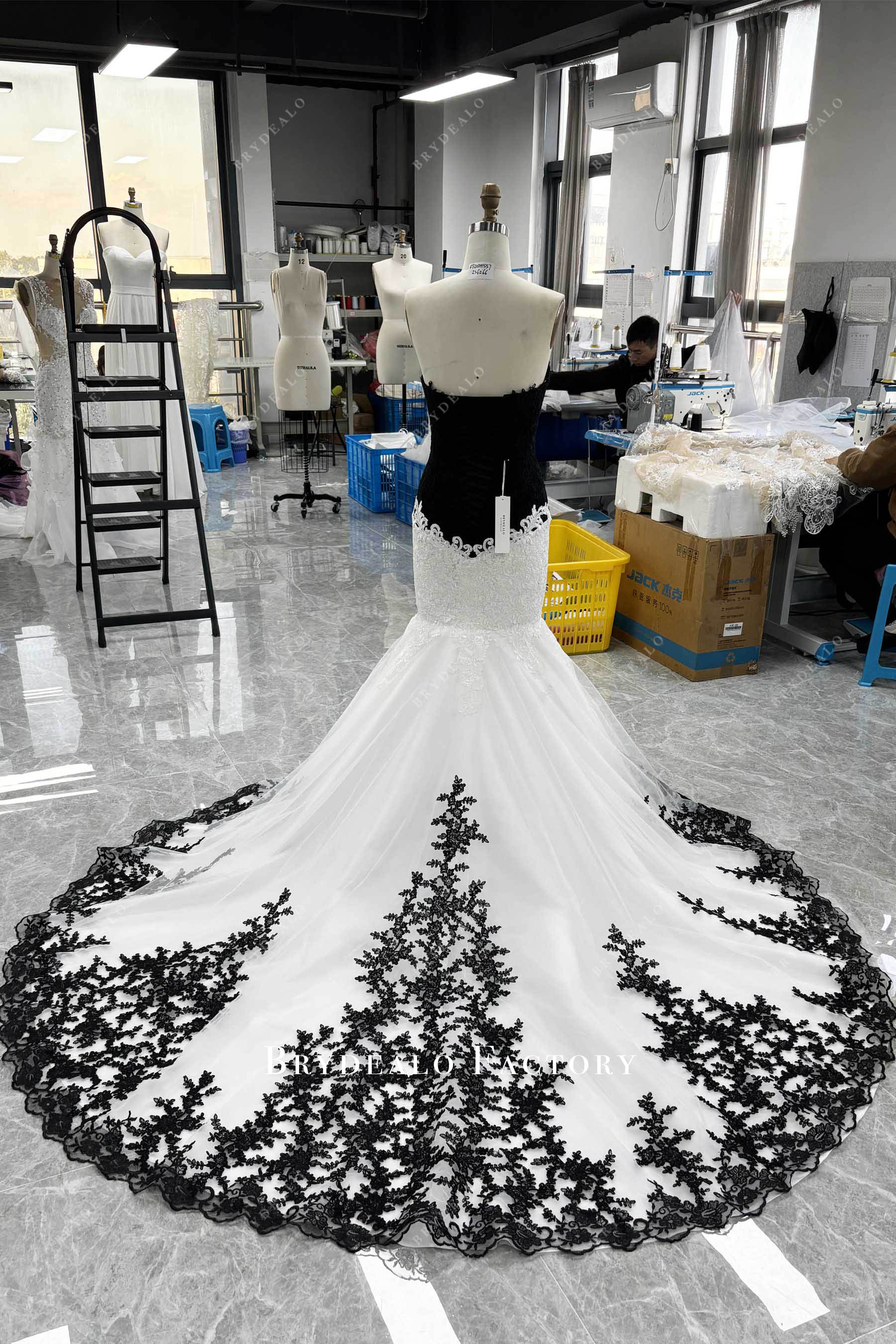 two-tone tailor-made lace wedding dress