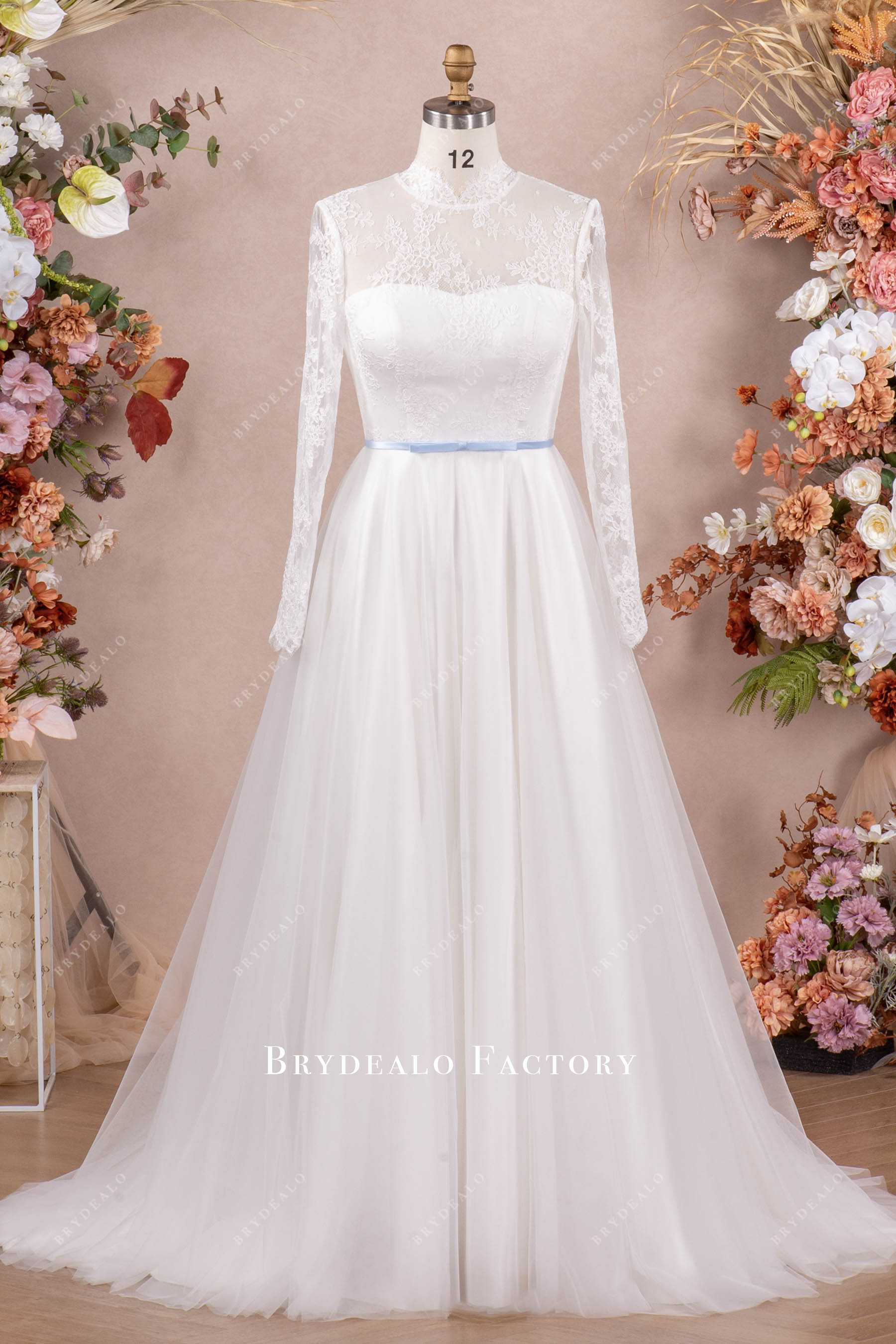Vintage Flower Lace High Neck Sleeved Wedding Dress Vintage Flower Lace High Neck Sleeved Wedding Dress