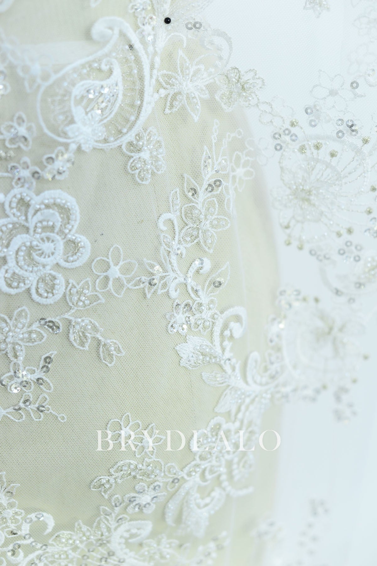 Beaded Unrestrained Embroidered Lace Fabric for Wholesale