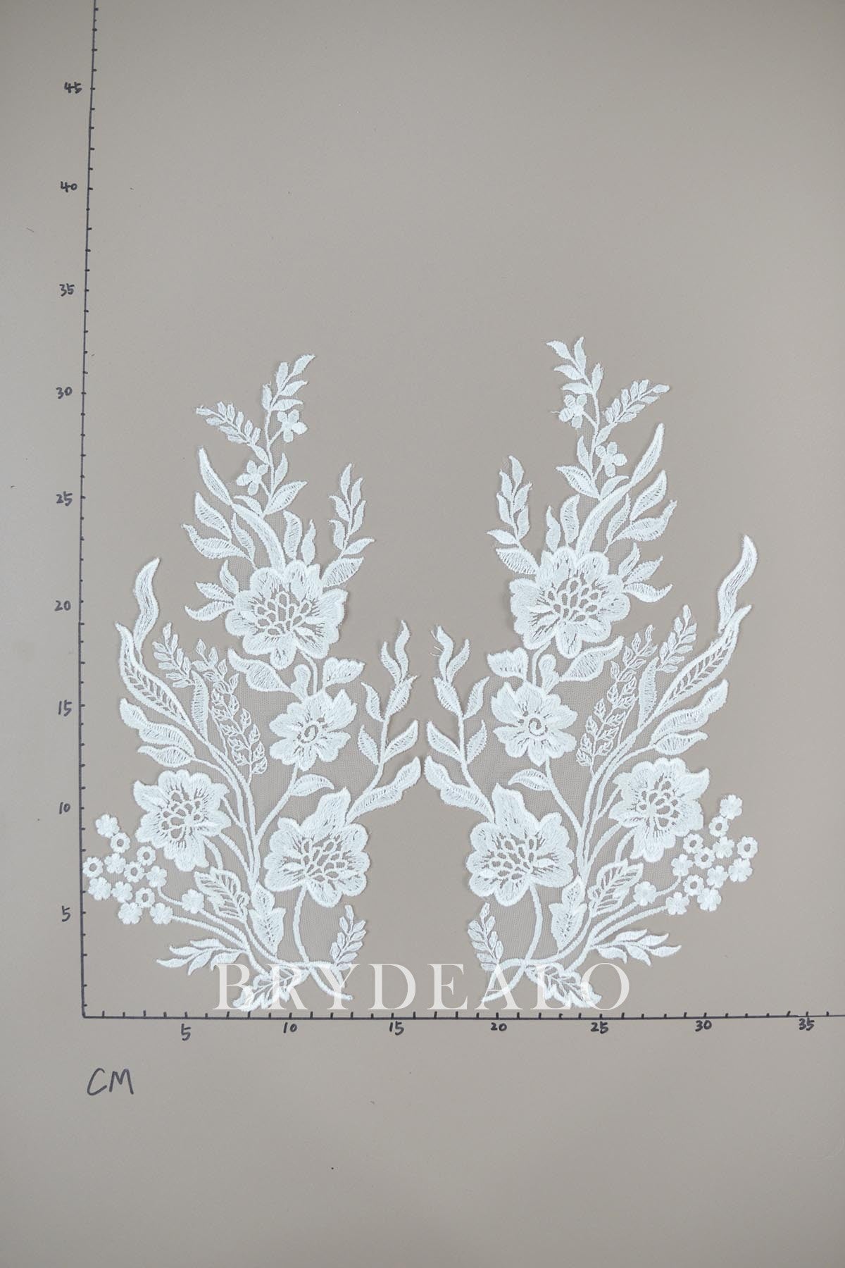 Beautiful Flower Bridal Embroidery Lace Appliques for Wholesale