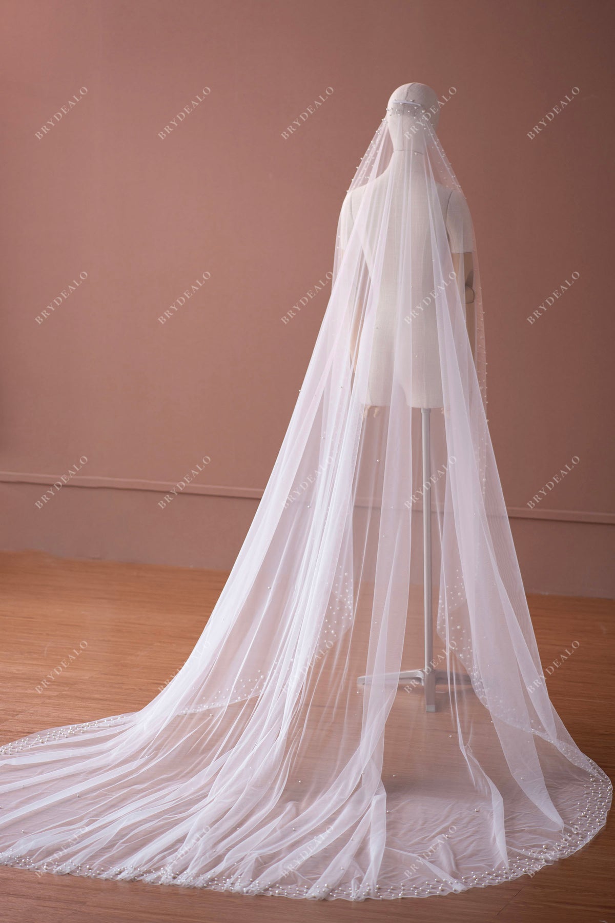 Cathedral Pearl Wedding Veil with Comb display picture 2