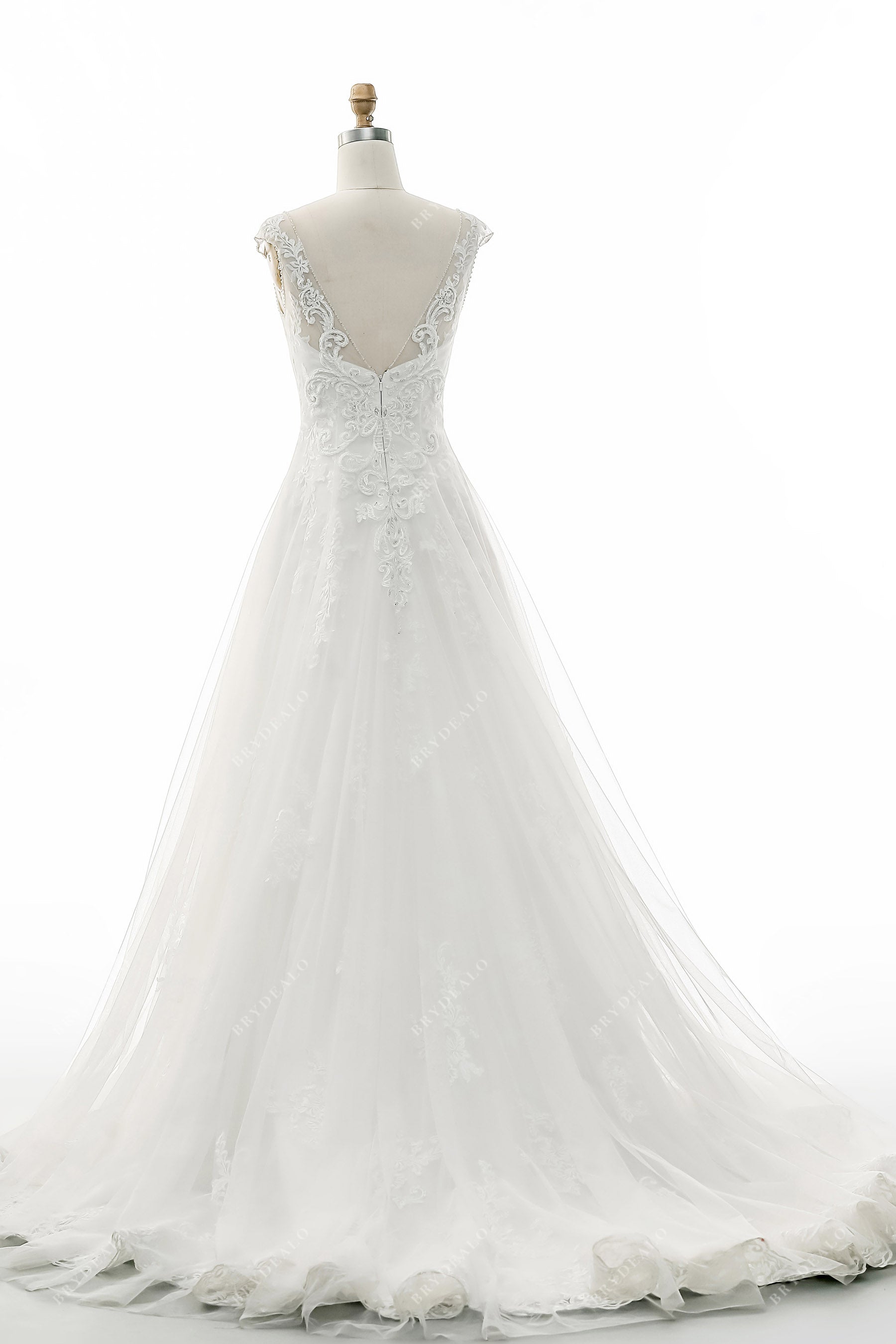 chapel train V-back lace tulle wedding dress