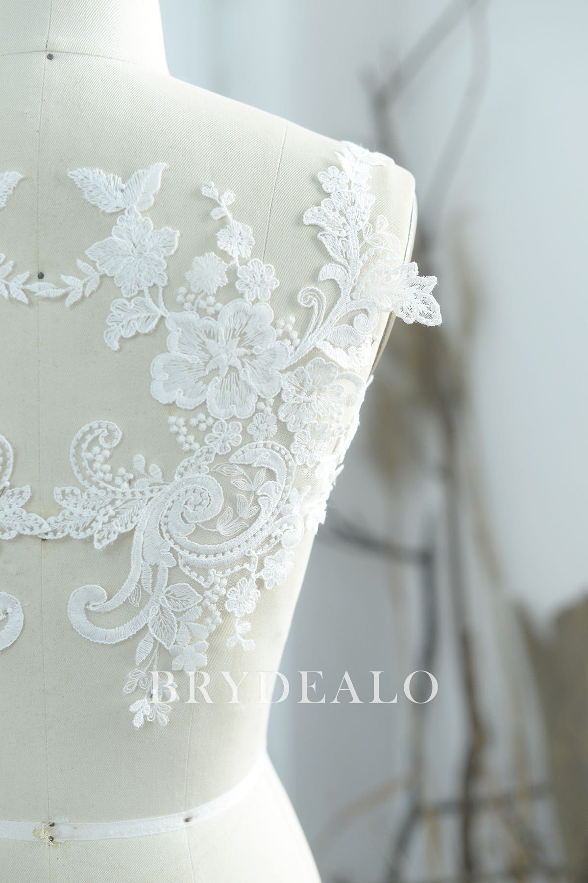 Best Cotton Embroidered Floral Corded Lace Appliques