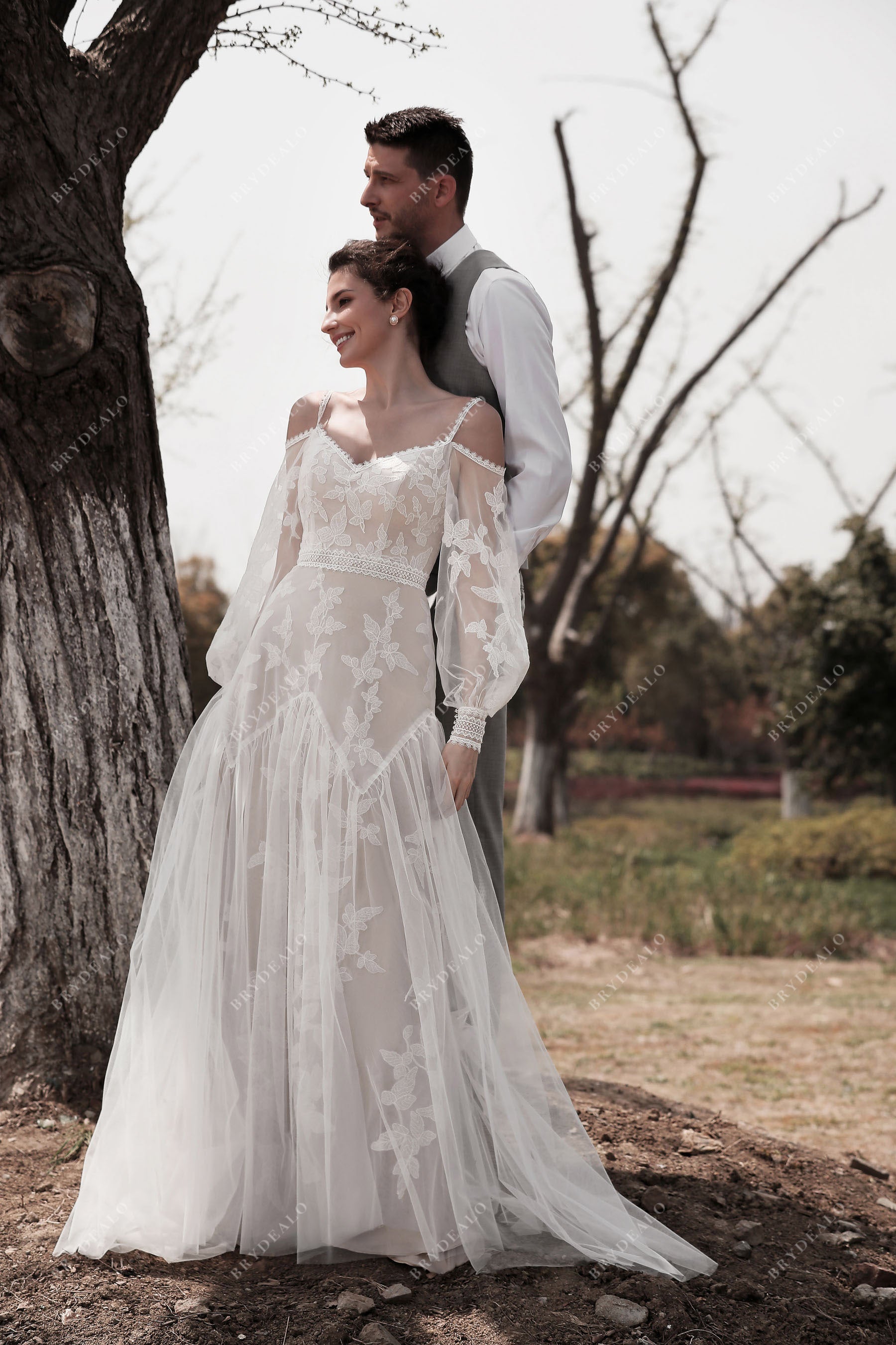 Sample Sale | Off Shoulder Straps Boho Lace Tulle Wedding Dress Sample Sale | Off Shoulder Straps Boho Lace Tulle Wedding Dress