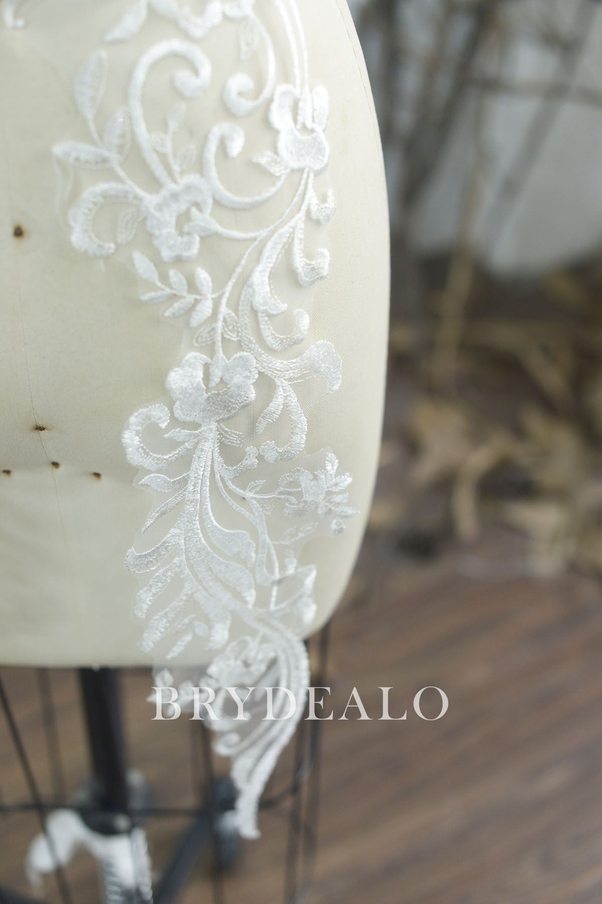 High Quality Shimmery Flower Embroidery Bridal Lace Appliques