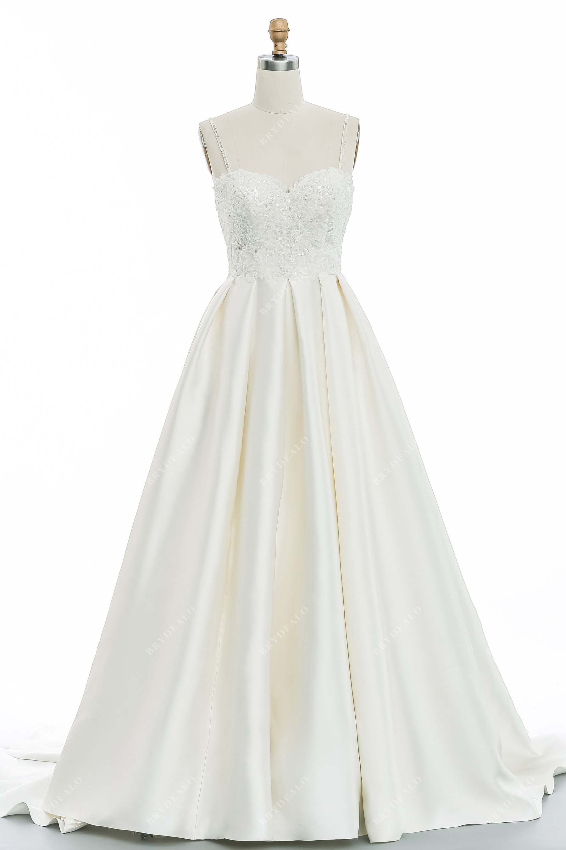 Sample Sale | Simple Beaded Lace Puffy A-line Wedding Dress Sample Sale | Simple Beaded Lace Puffy A-line Wedding Dress