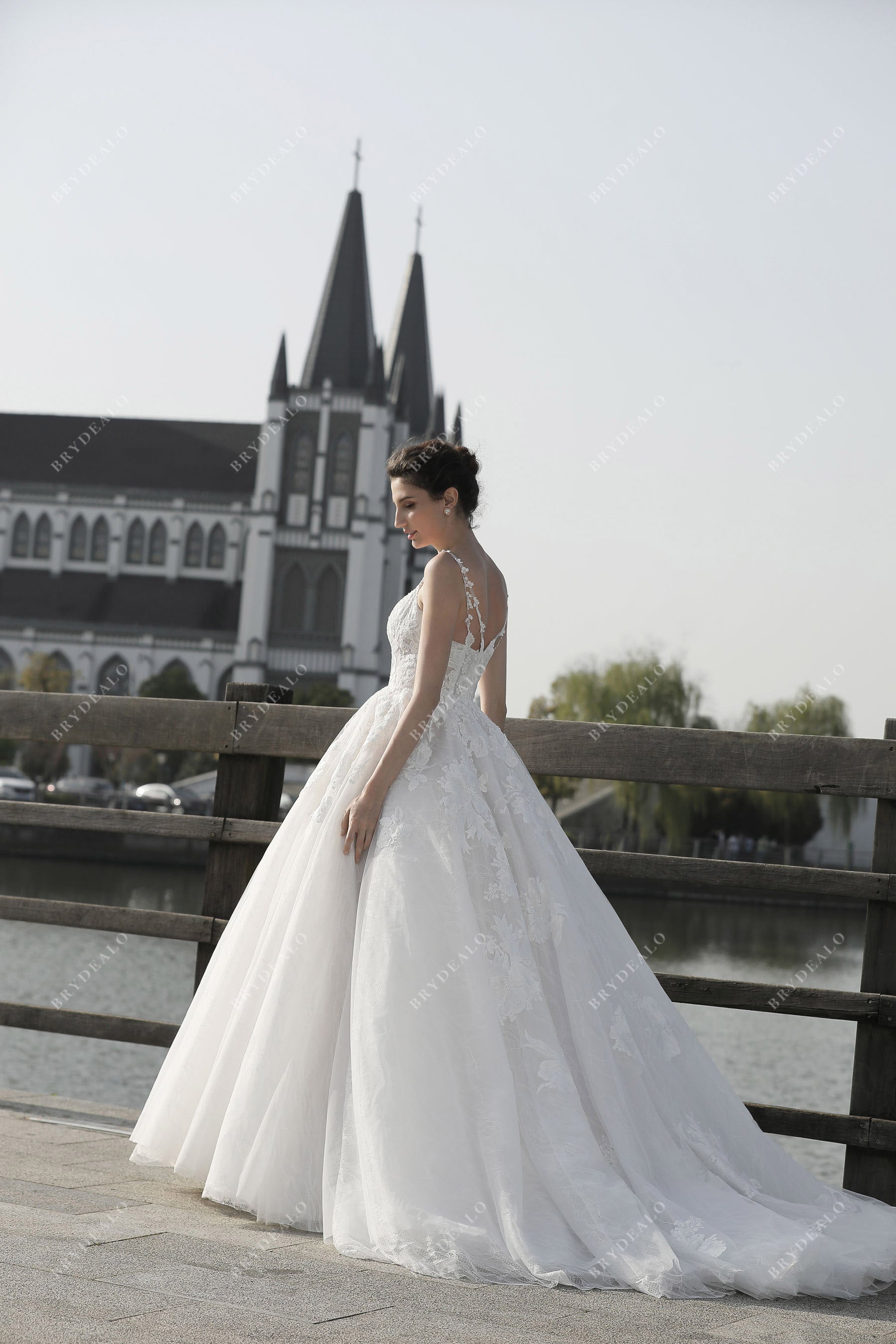 wholesale Spaghetti Strap Lace Tulle Ballgown Wedding Dress