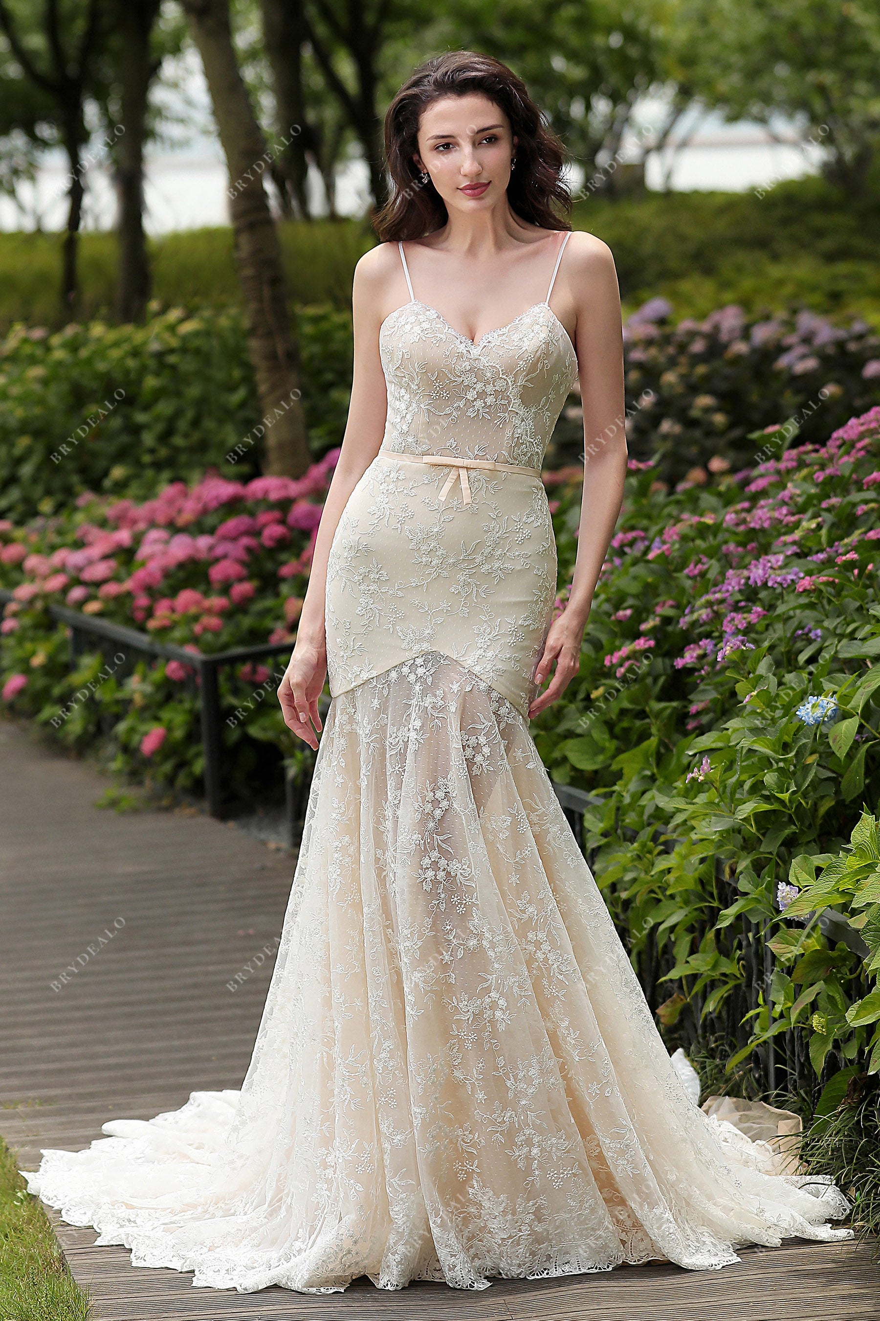 Elegant Mermaid Floral Lace V-neck Wedding Dress Oyster Elegant Mermaid Floral Lace V-neck Wedding Dress Oyster