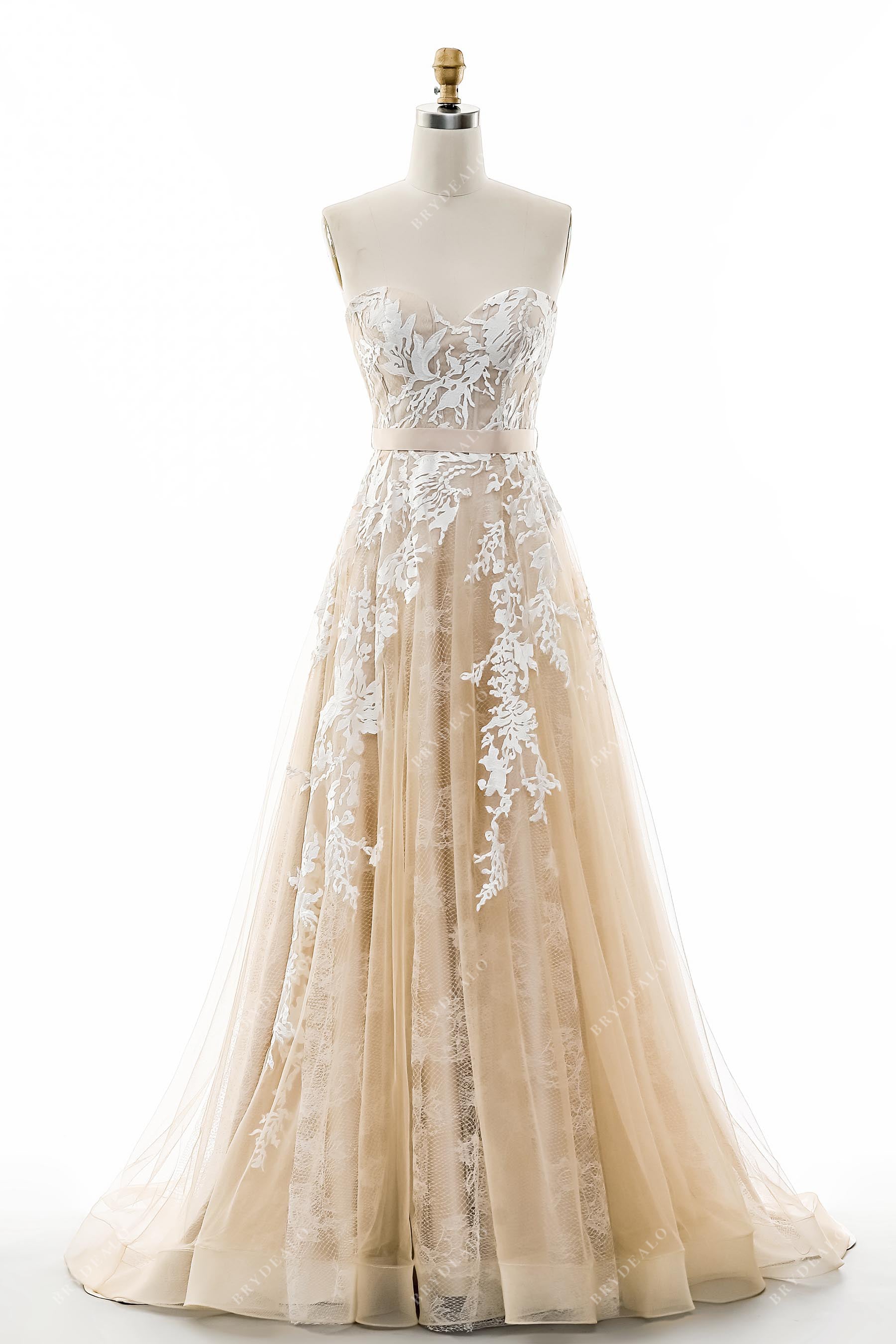 sweetheart neck A-line horsehair tulle wedding gown