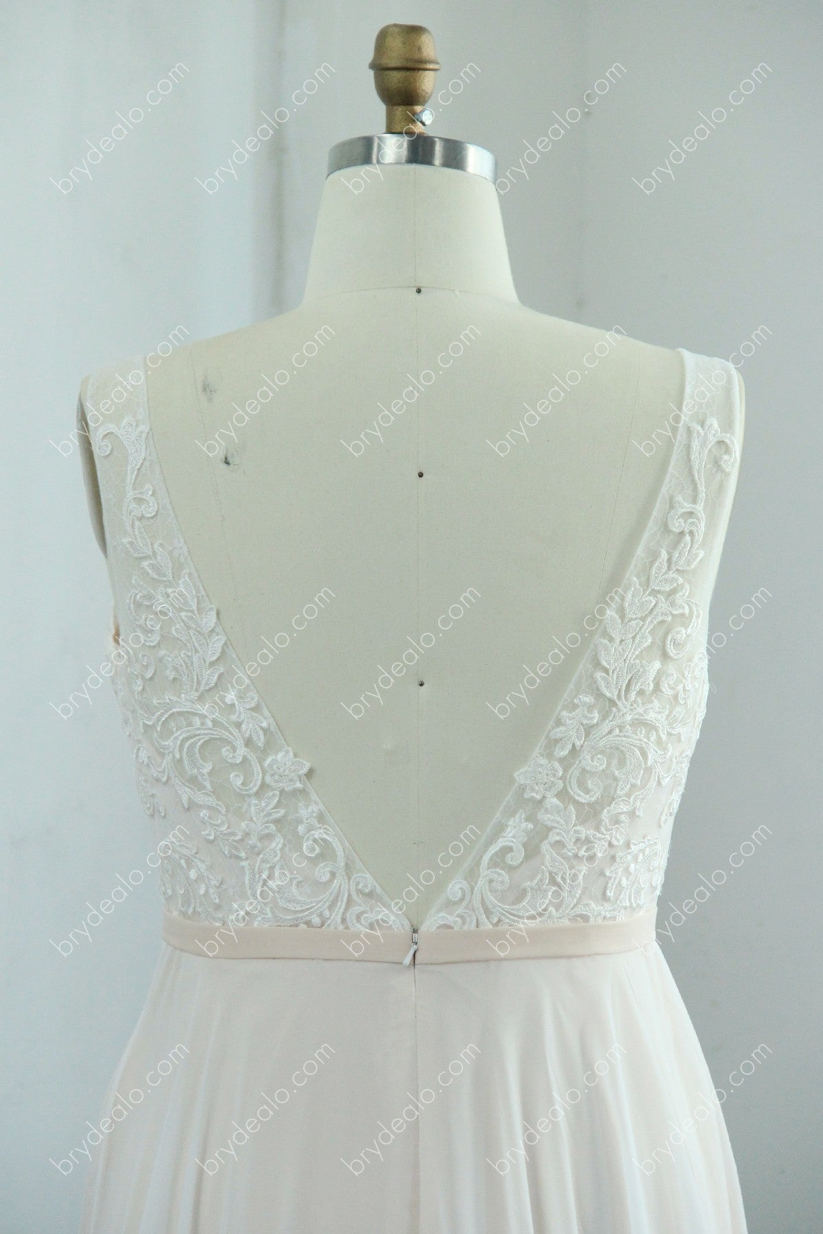 V-back sleeveless lace bridal dress