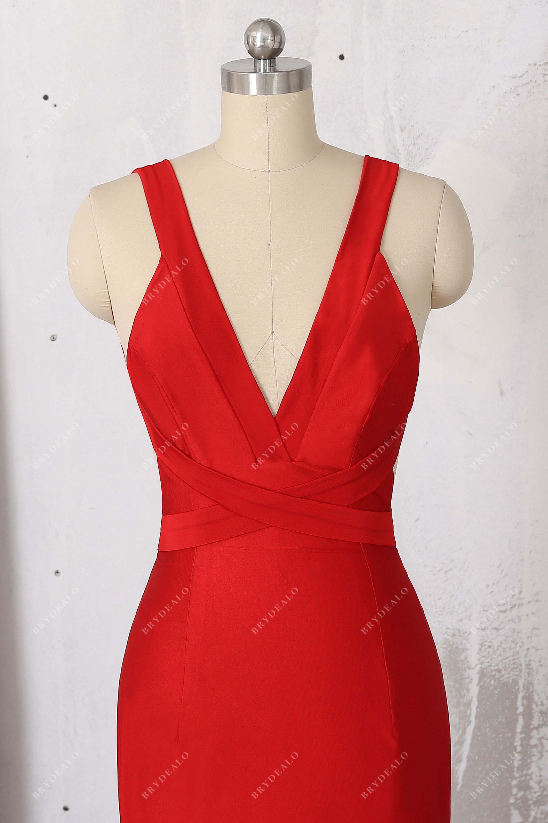 V-neck sleeveless prom dress