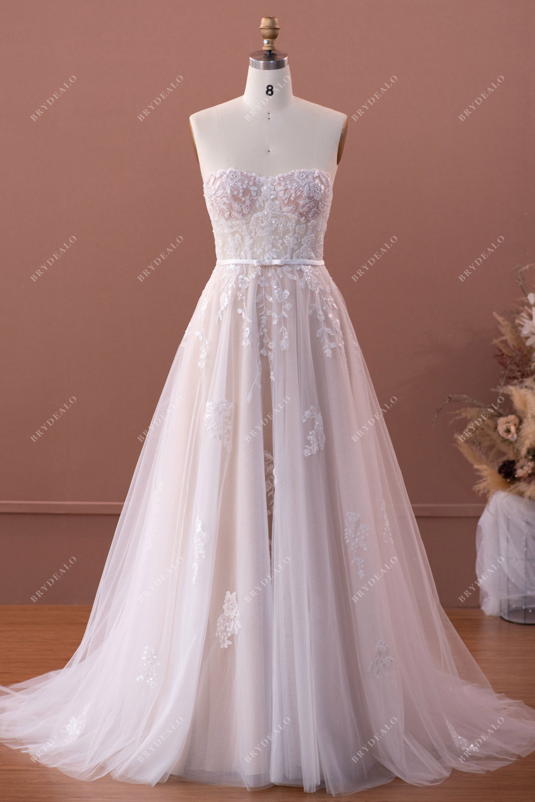 Visible Boning Sweetheart Corset Lace A-line Wedding Dress Light Ivory Visible Boning Sweetheart Corset Lace A-line Wedding Dress Light Ivory