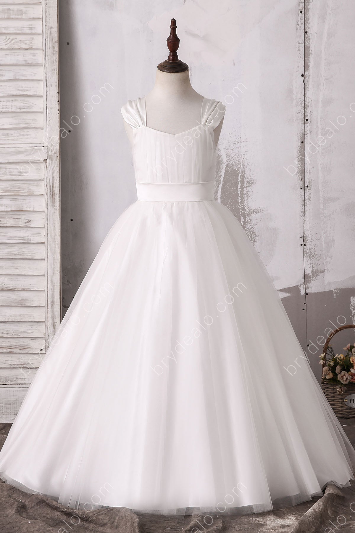 Cute Tulle Sleeveless Flower Girl Ball Gown