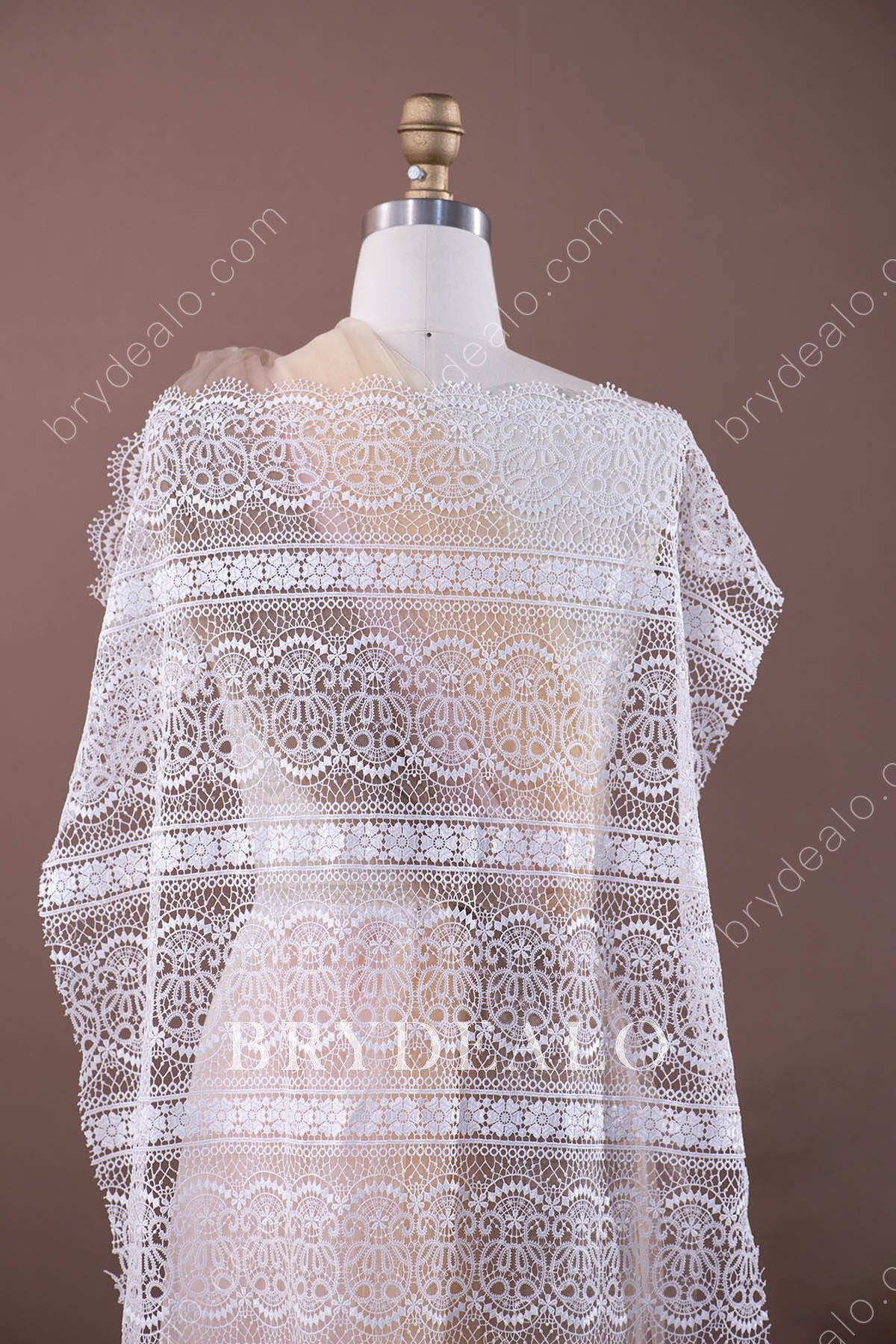 Geometric Pattern Scalloped Bridal Lace Fabric