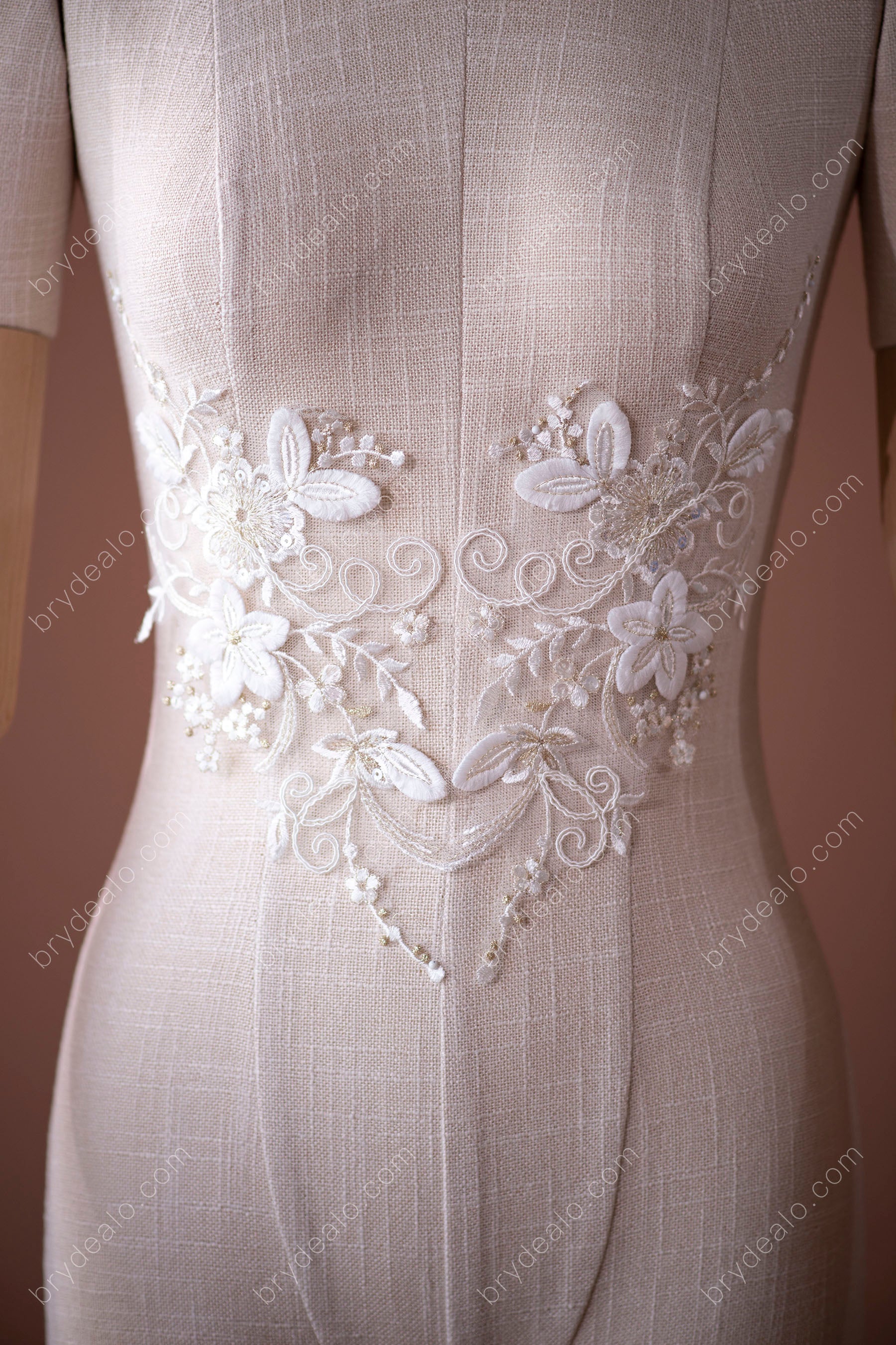 Stylish Flower Lace Appliques with Gold Accent Stylish Flower Lace Appliques with Gold Accent