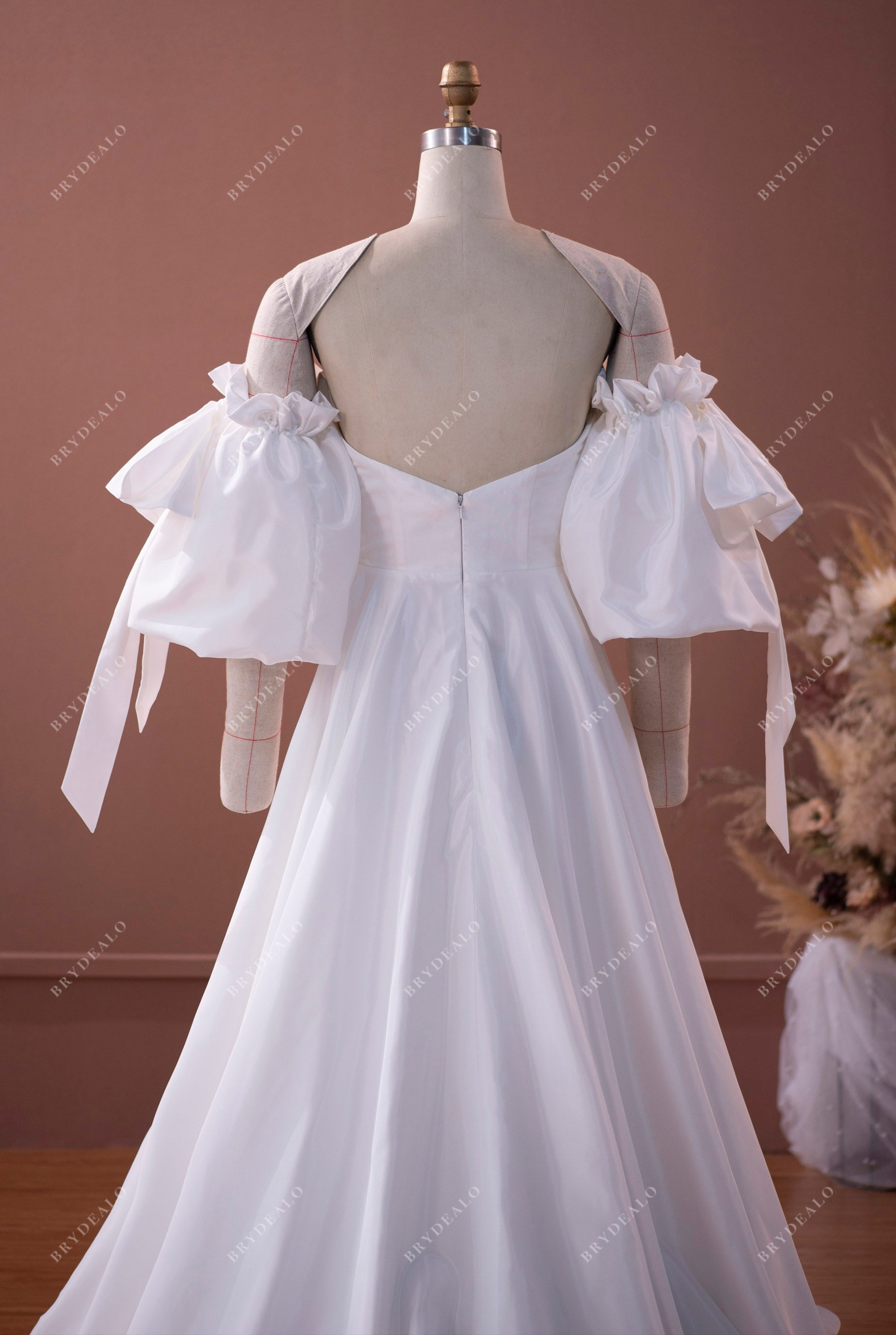 Taffeta Sweetheart A-line Wedding Dress with Bubble Sleeves