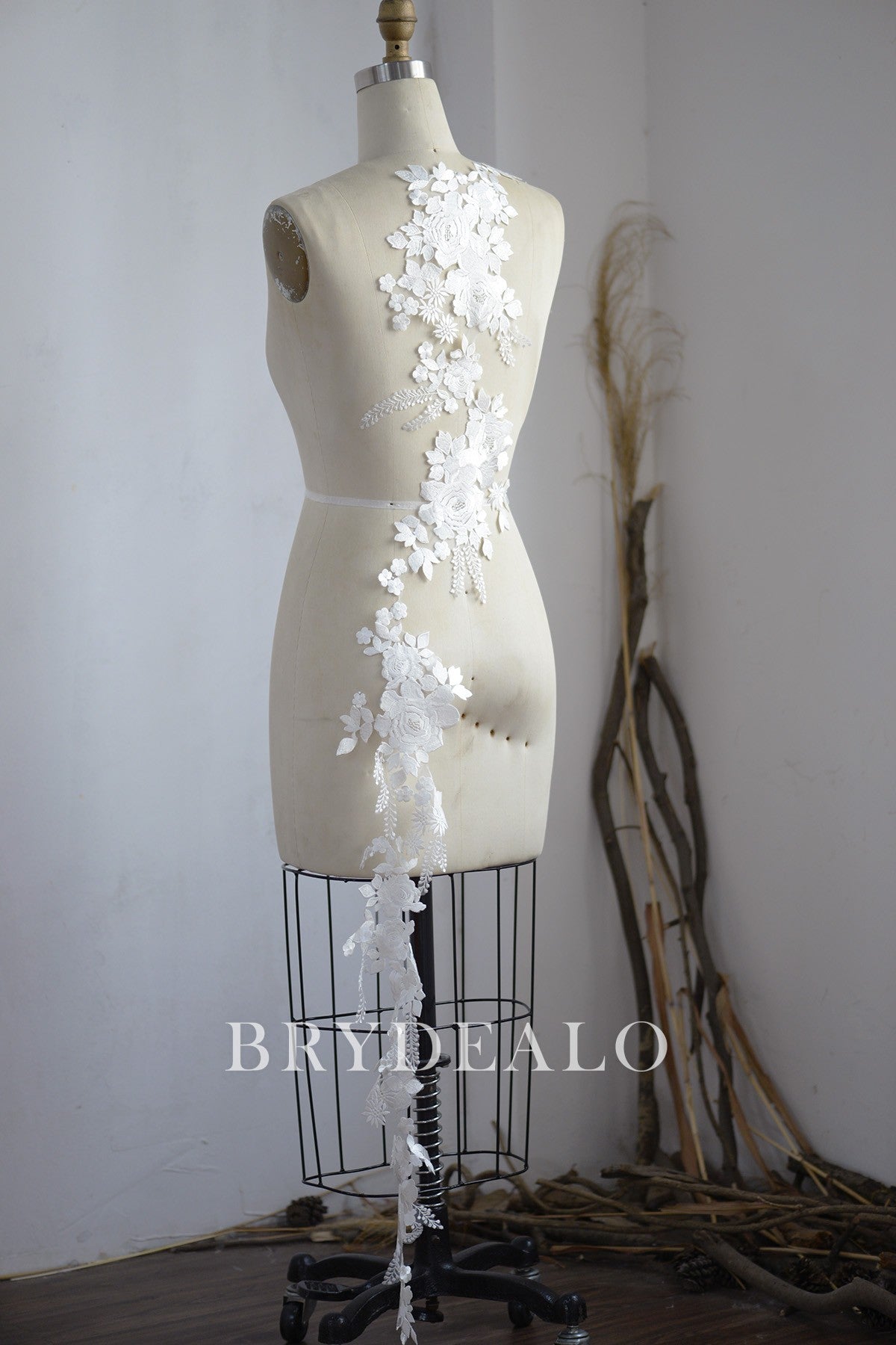 Exquisite Varisized Flower Bridal Lace Applique