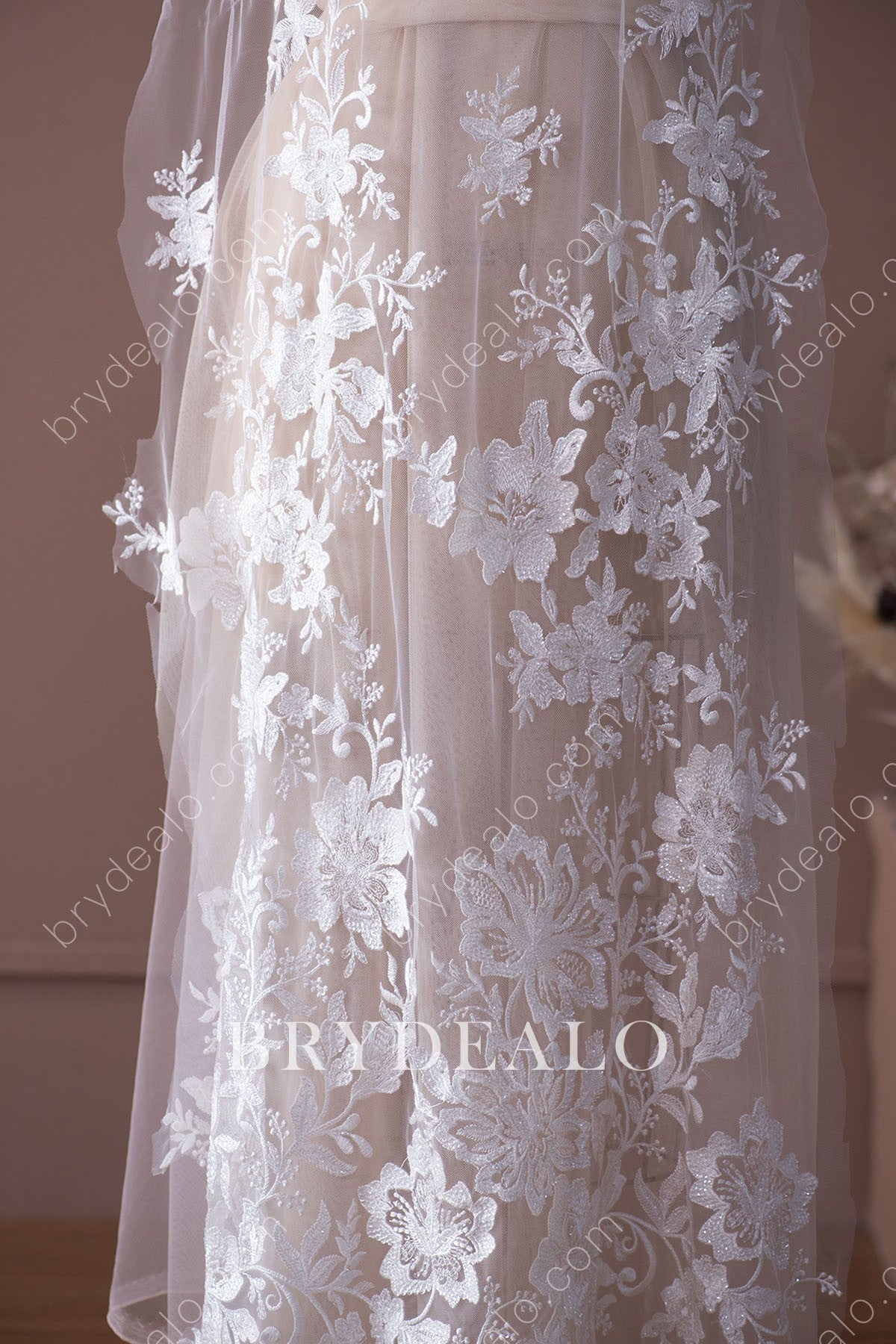 Designer Glittery Big Flower Bridal Lace Fabric for Wholesale