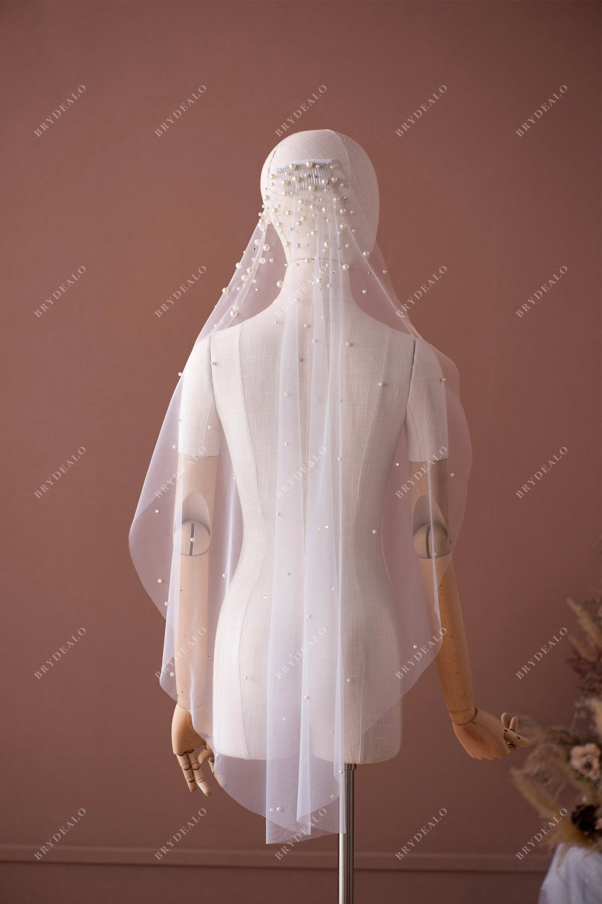 Glamorous Finger Tip Pearl Comb Bridal Veil for Wholesale
